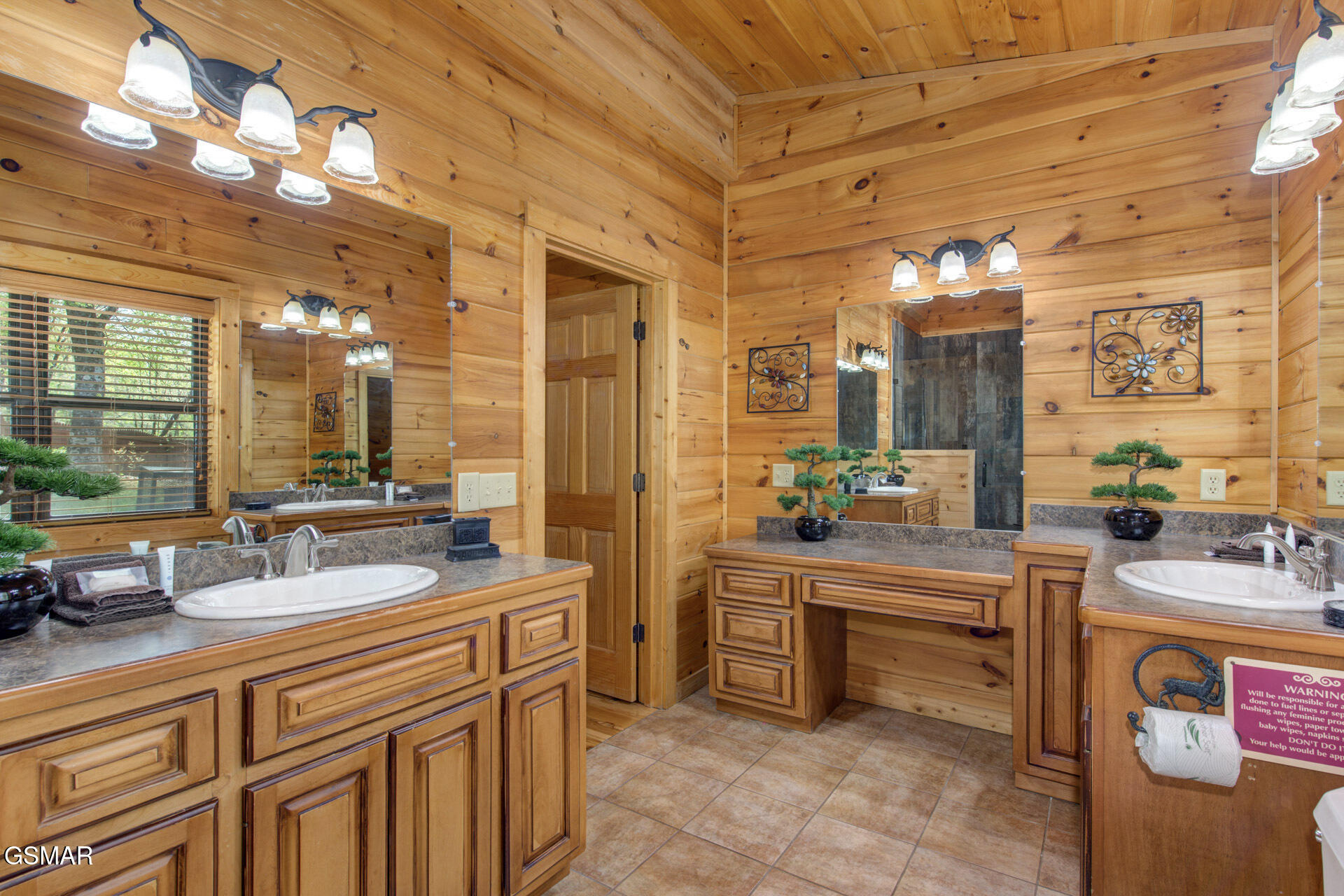 Sevierville, Tennessee, 37862, United States, 3 Bedrooms Bedrooms, ,3 BathroomsBathrooms,Residential,For Sale,1978945