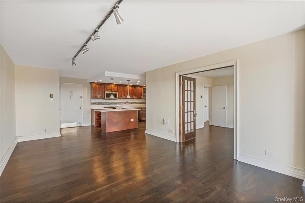 Bayside, New York, 11360, United States, 2 Bedrooms Bedrooms, ,2 BathroomsBathrooms,Residential,For Sale,1974426