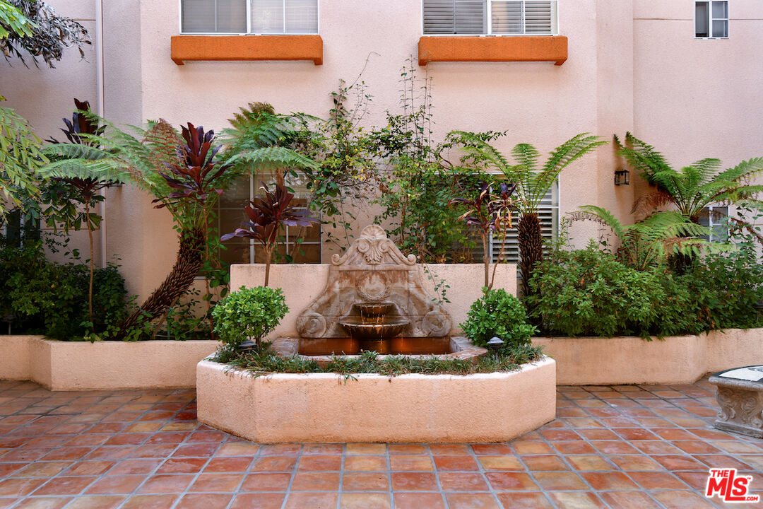 Sherman Oaks, California, 91403, United States, 2 Bedrooms Bedrooms, ,3 BathroomsBathrooms,Residential,For Sale,1951030