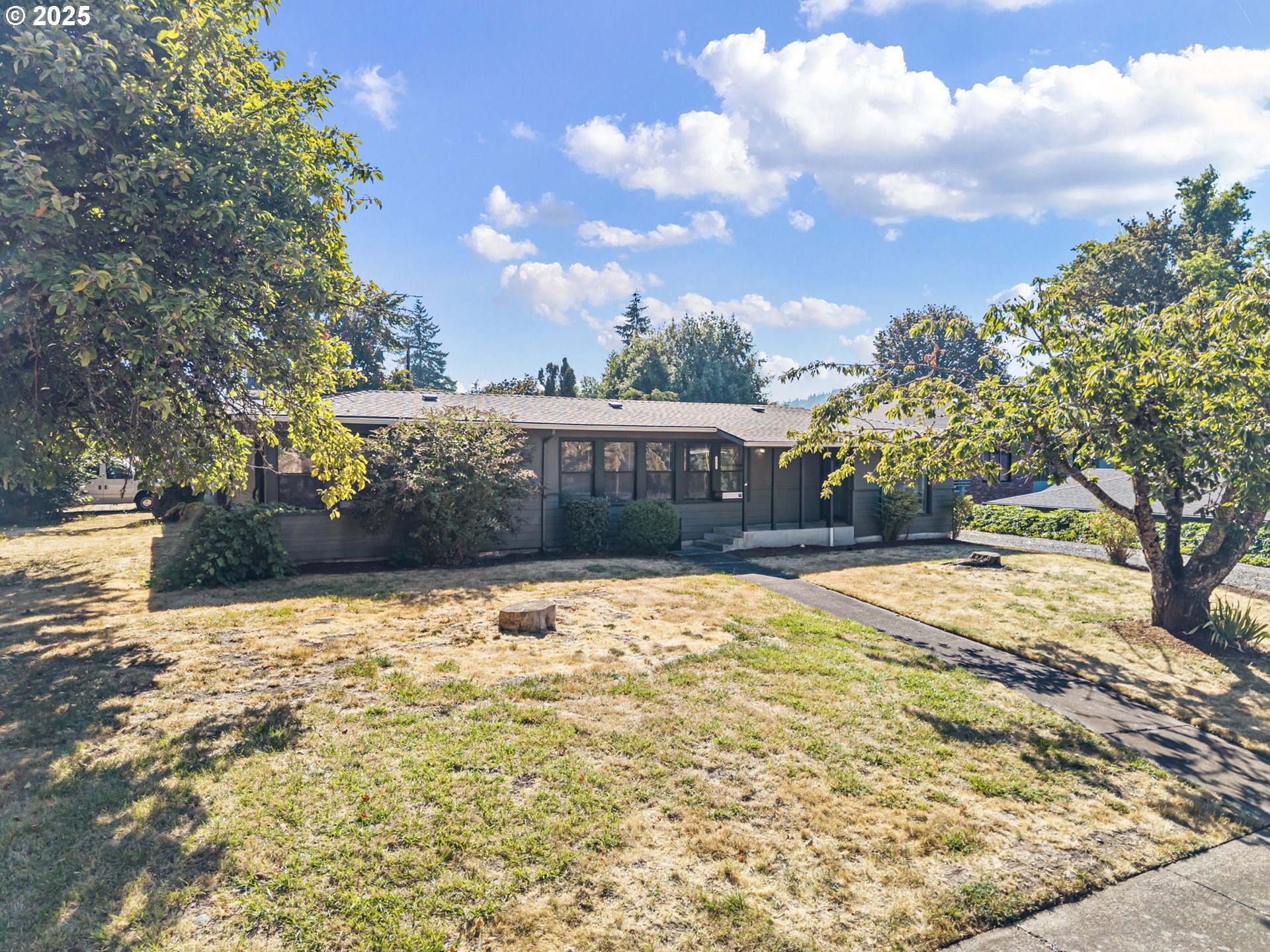 Springfield, Oregon, 97477, United States, 4 Bedrooms Bedrooms, ,2 BathroomsBathrooms,Residential,For Sale,1918433