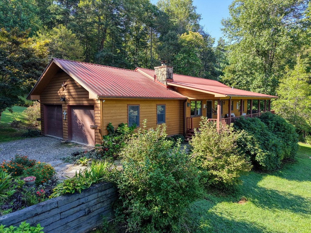 Blairsville, Georgia, 30512, United States, 2 Bedrooms Bedrooms, ,2 BathroomsBathrooms,Residential,For Sale,1932142