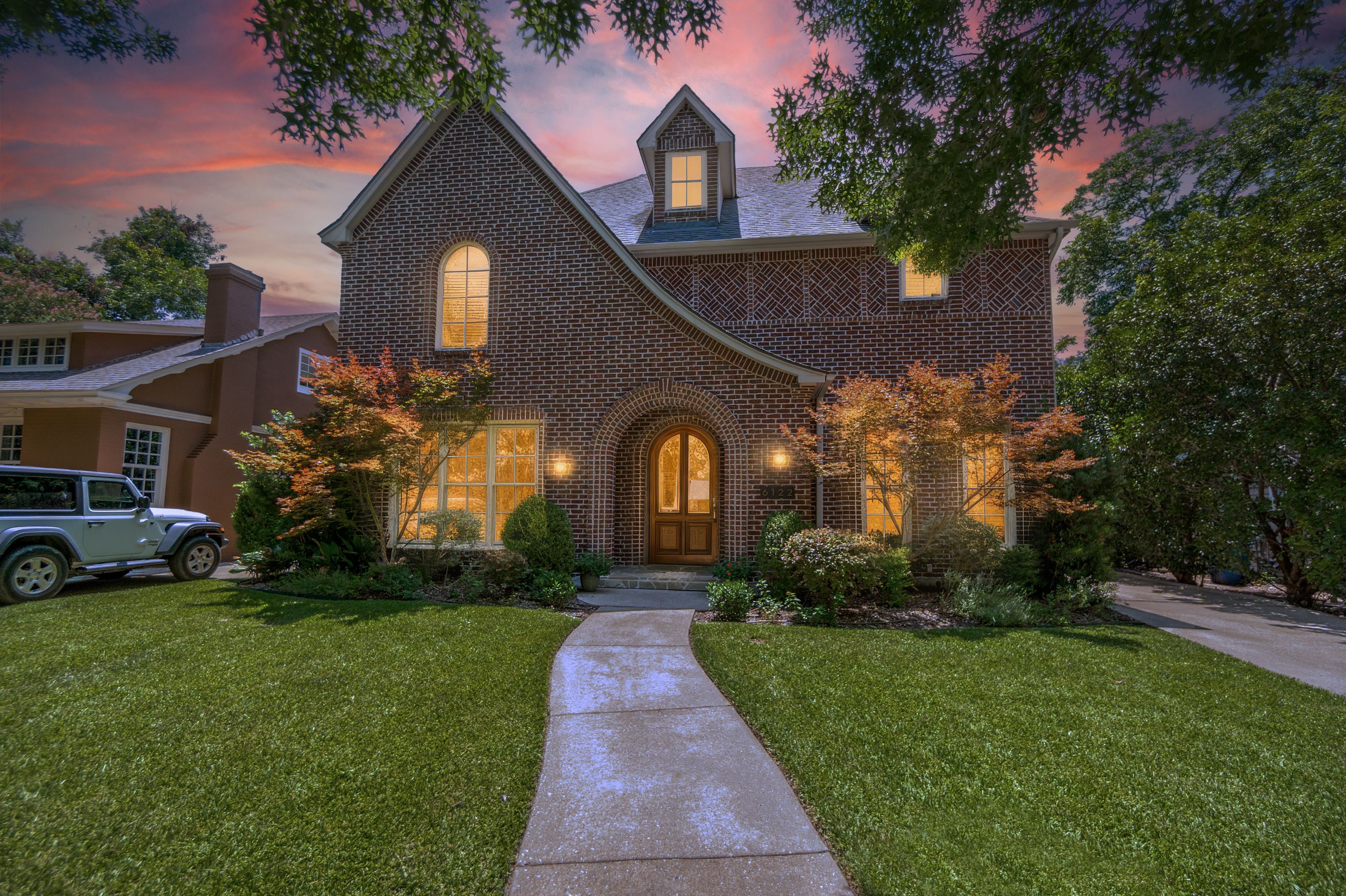  Storybook Tudor located in the Heart of the Swiss Avenue Historic District - 物件實景