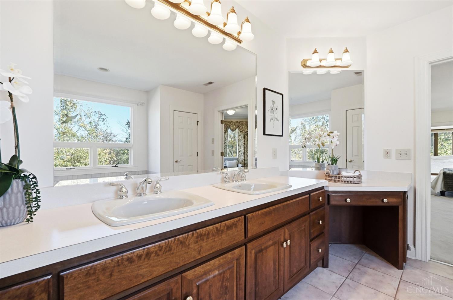 Anderson Twp, Ohio, 45230, United States, 5 Bedrooms Bedrooms, ,6 BathroomsBathrooms,Residential,For Sale,1988245