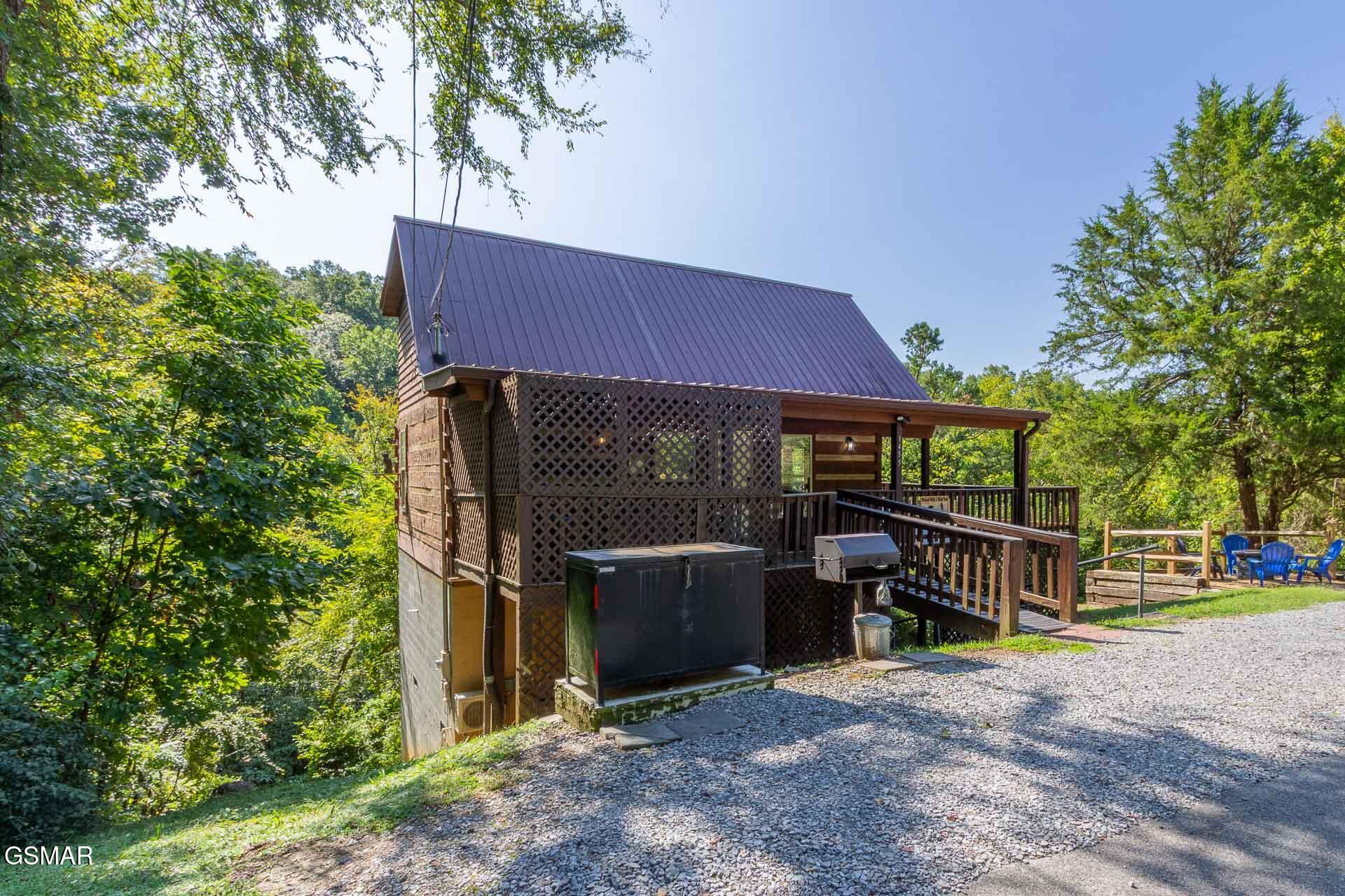 Sevierville, Tennessee, 37876, United States, 2 Bedrooms Bedrooms, ,3 BathroomsBathrooms,Residential,For Sale,1977438