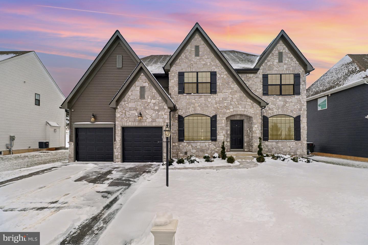 York, Pennsylvania, 17403, United States, 5 Bedrooms Bedrooms, ,6 BathroomsBathrooms,Residential,For Sale,2003251