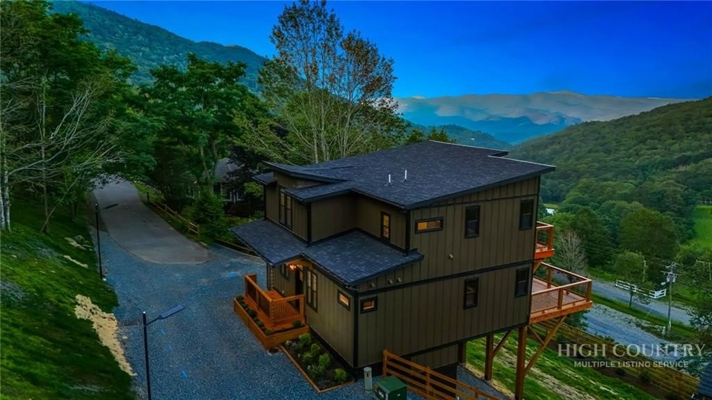 Seven Devils, North Carolina, 28604, United States, 2 Bedrooms Bedrooms, ,3 BathroomsBathrooms,Residential,For Sale,2020628