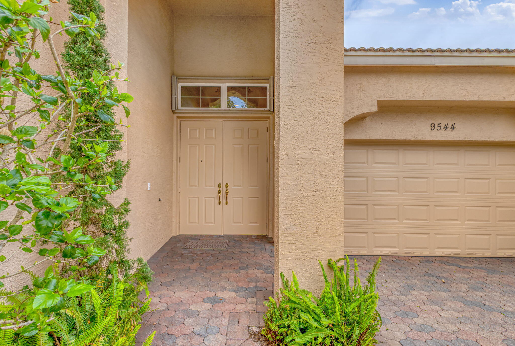 Wellington, Florida, 33411, United States, 2 Bedrooms Bedrooms, ,2 BathroomsBathrooms,Residential,For Sale,1807724