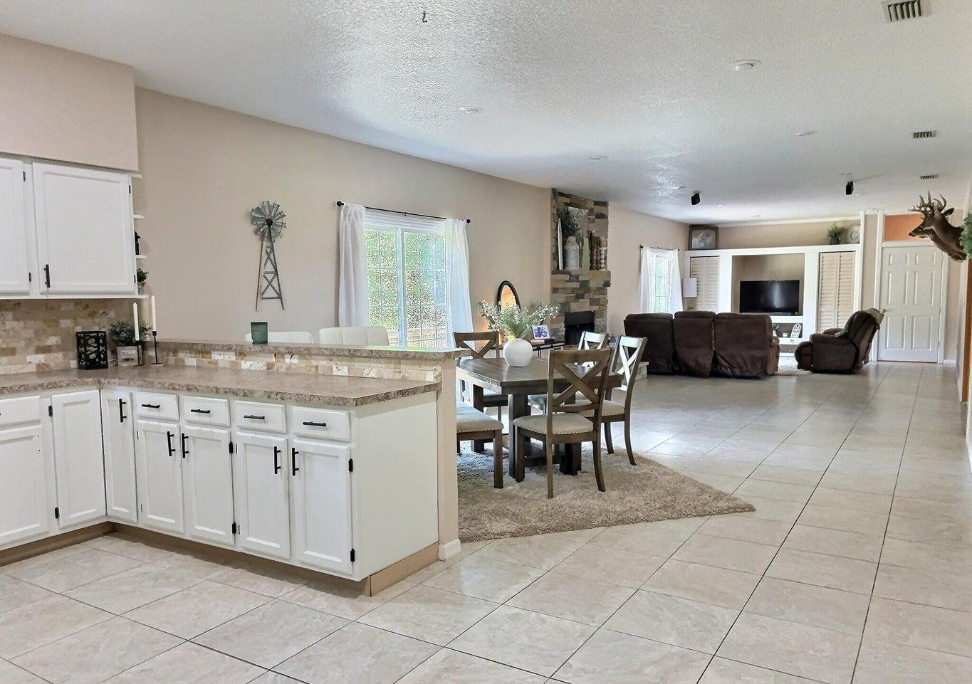 Hawthorne, Florida, 32640, United States, 5 Bedrooms Bedrooms, ,2 BathroomsBathrooms,Residential,For Sale,1903674