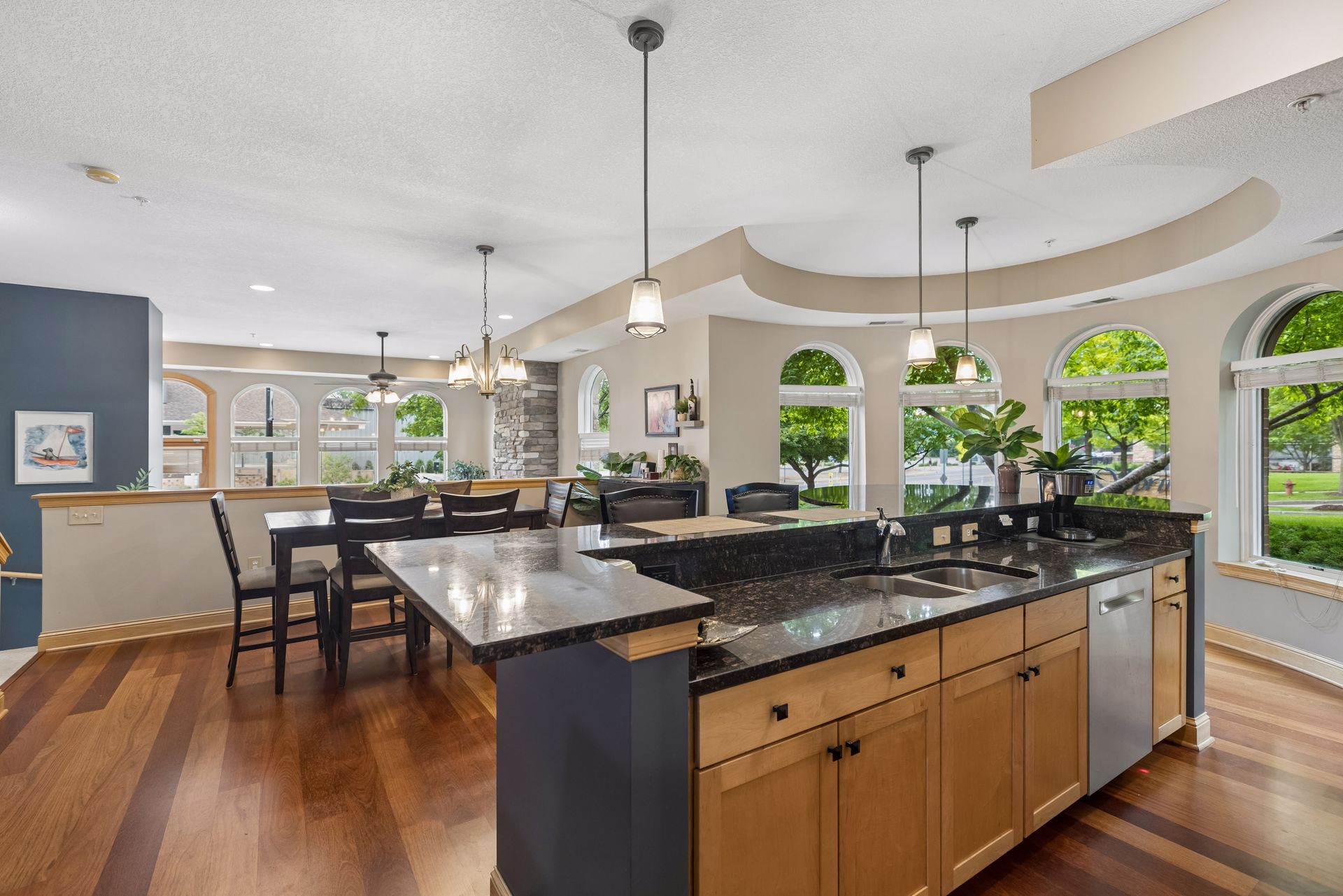  Timeless Brownstone Living in the Heart of Stillwater - 物件實景