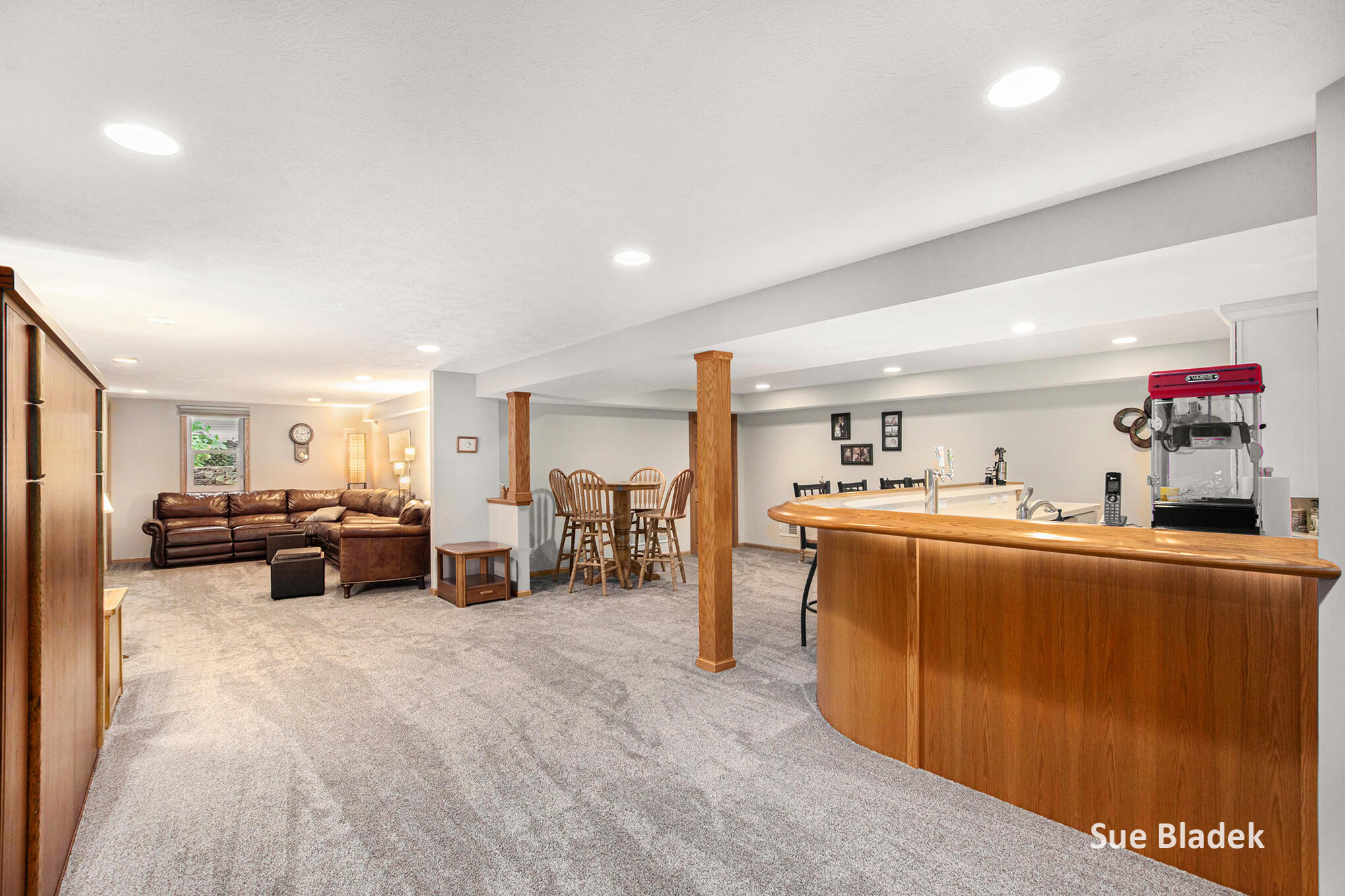 Holland, Michigan, 49424, United States, 3 Bedrooms Bedrooms, ,3 BathroomsBathrooms,Residential,For Sale,1989003