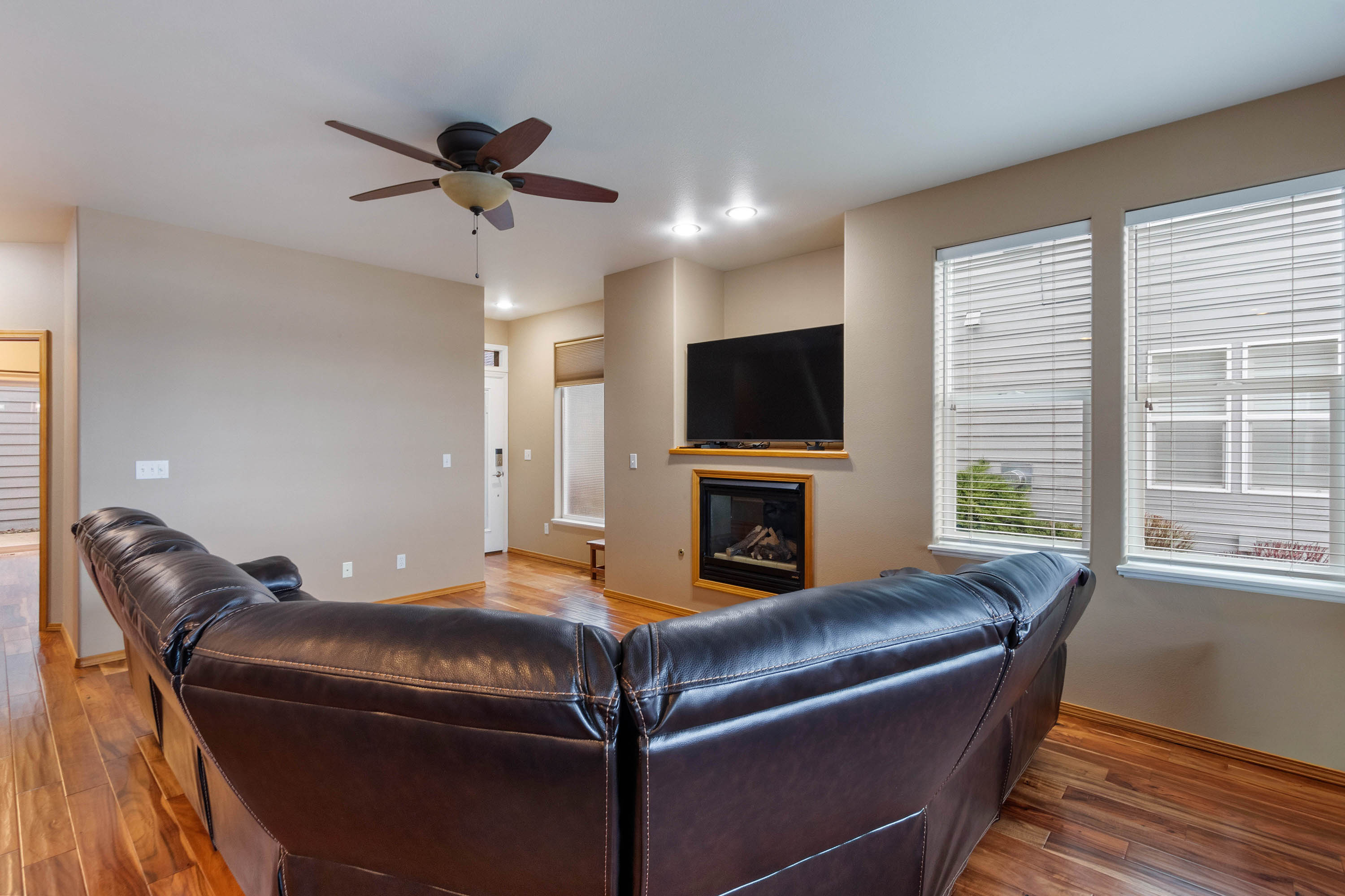 Hope, Idaho, 83836, United States, 2 Bedrooms Bedrooms, ,1 BathroomBathrooms,Residential,For Sale,2010313