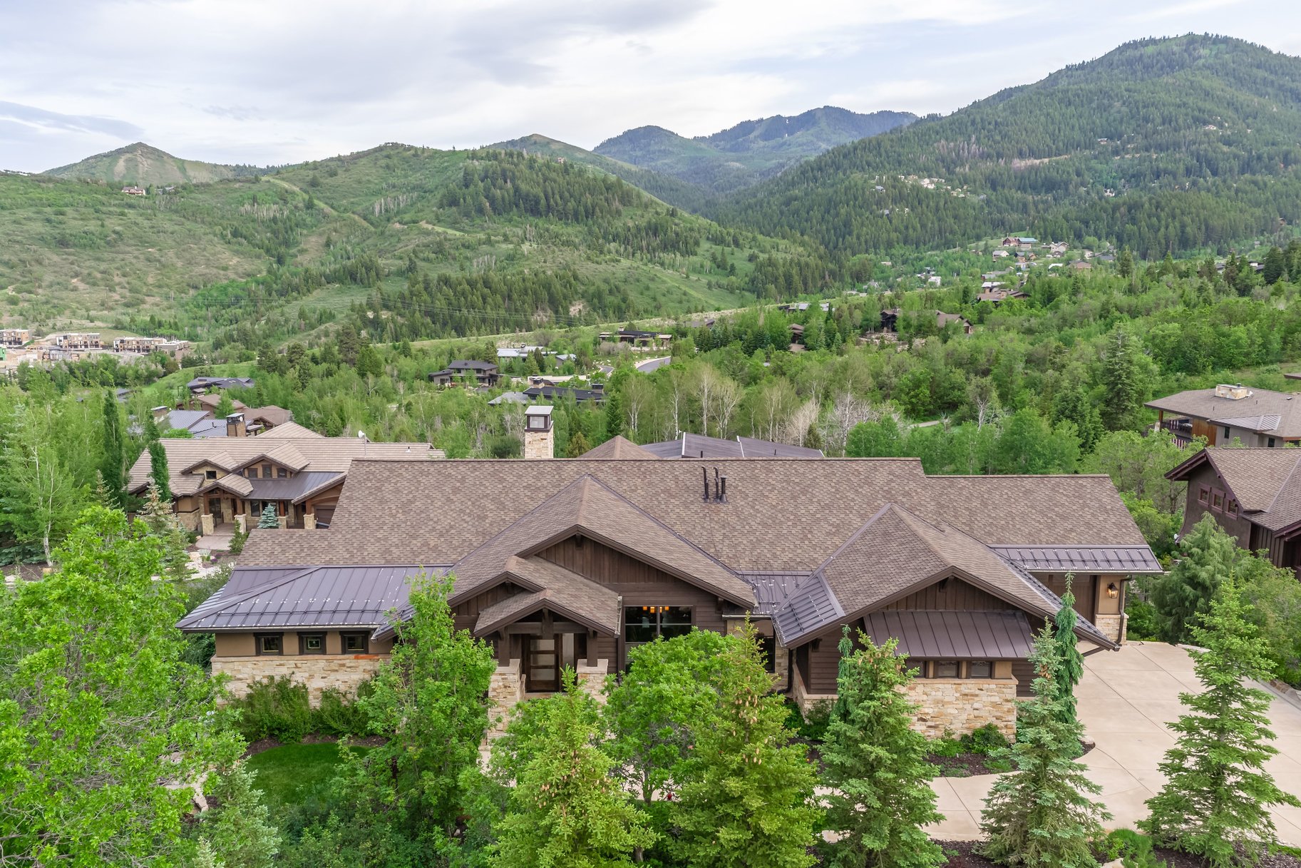  Luxury Custom Home in the Coveted Woods of Parleys Lane - 物件實景