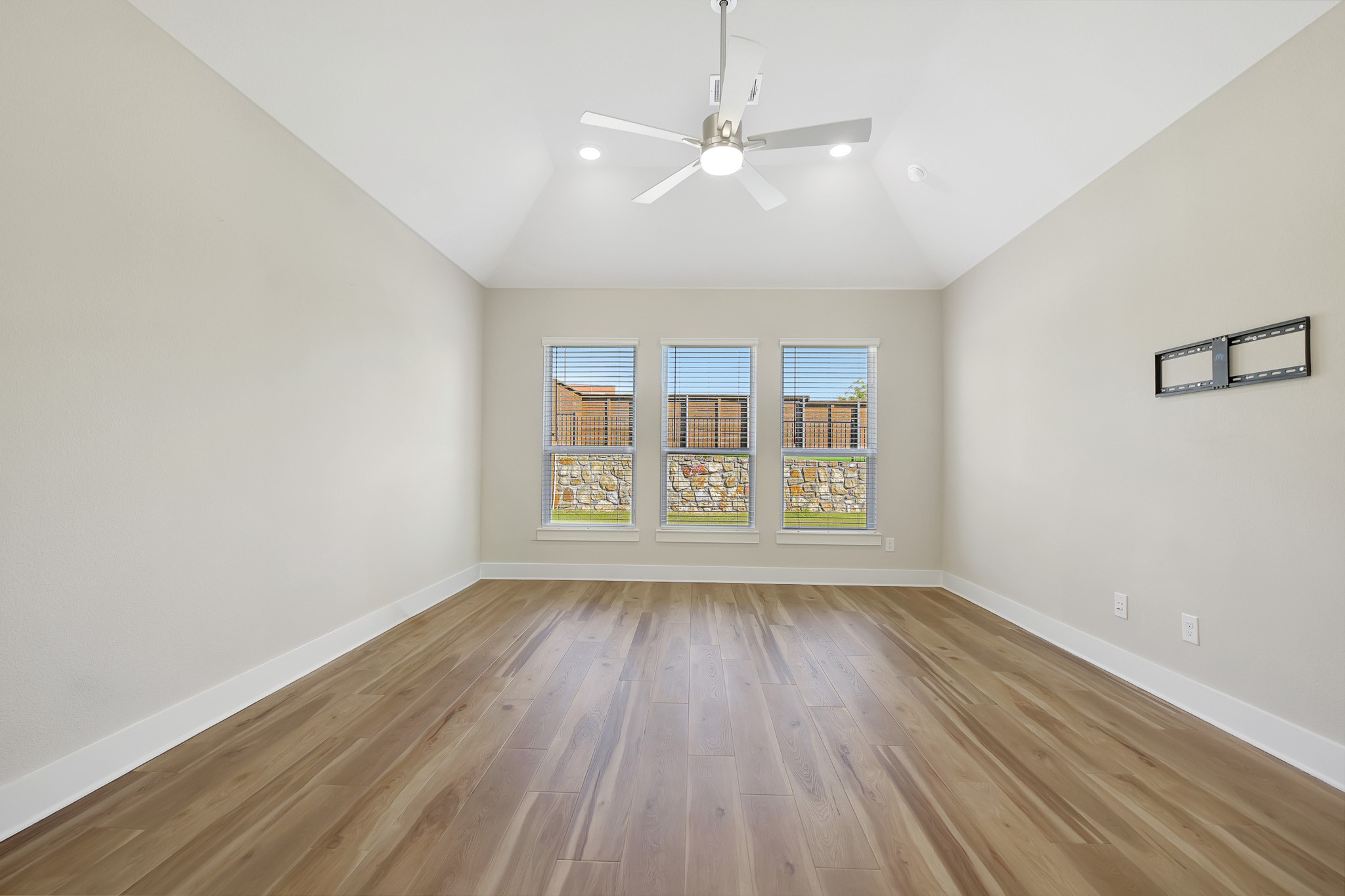 Mesquite, Texas, 75181, United States, 4 Bedrooms Bedrooms, ,3 BathroomsBathrooms,Residential,For Sale,1962301