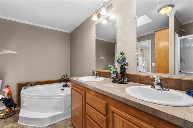 Henderson, Texas, 75652, United States, 3 Bedrooms Bedrooms, ,2 BathroomsBathrooms,Residential,For Sale,1958802