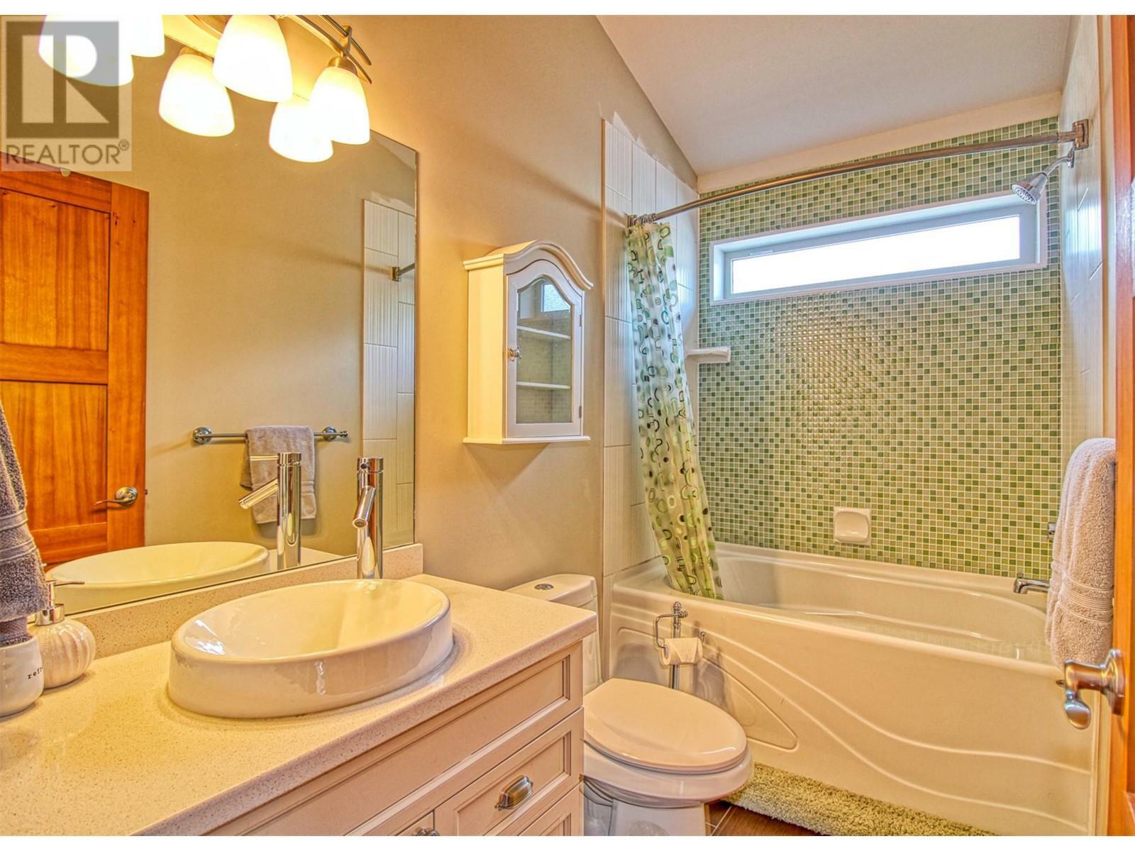 KELOWNA, British Columbia, V1Z 3R8, CA, 3 Bedrooms Bedrooms, ,2 BathroomsBathrooms,Residential,For Sale,1838856