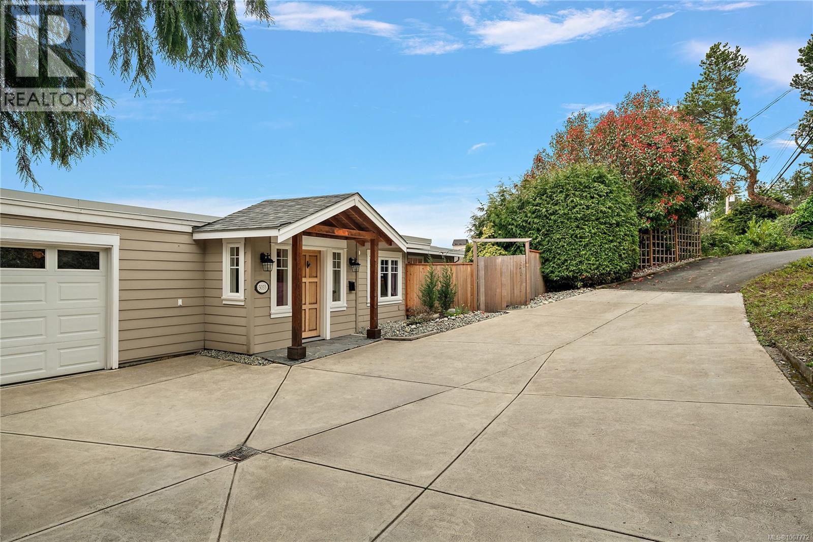 SAANICH, British Columbia, V8Y 2G1, CA, 4 Bedrooms Bedrooms, ,3 BathroomsBathrooms,Residential,For Sale,1906364