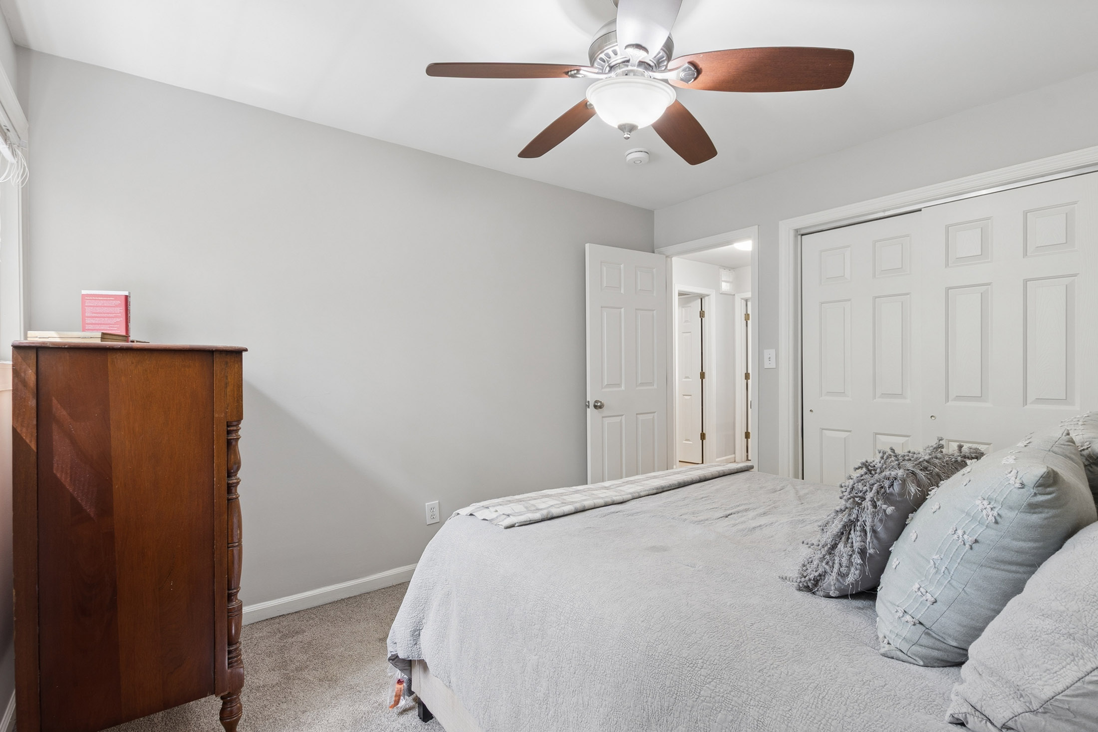  Beautifully Updated Two-story Townhome - 物件實景