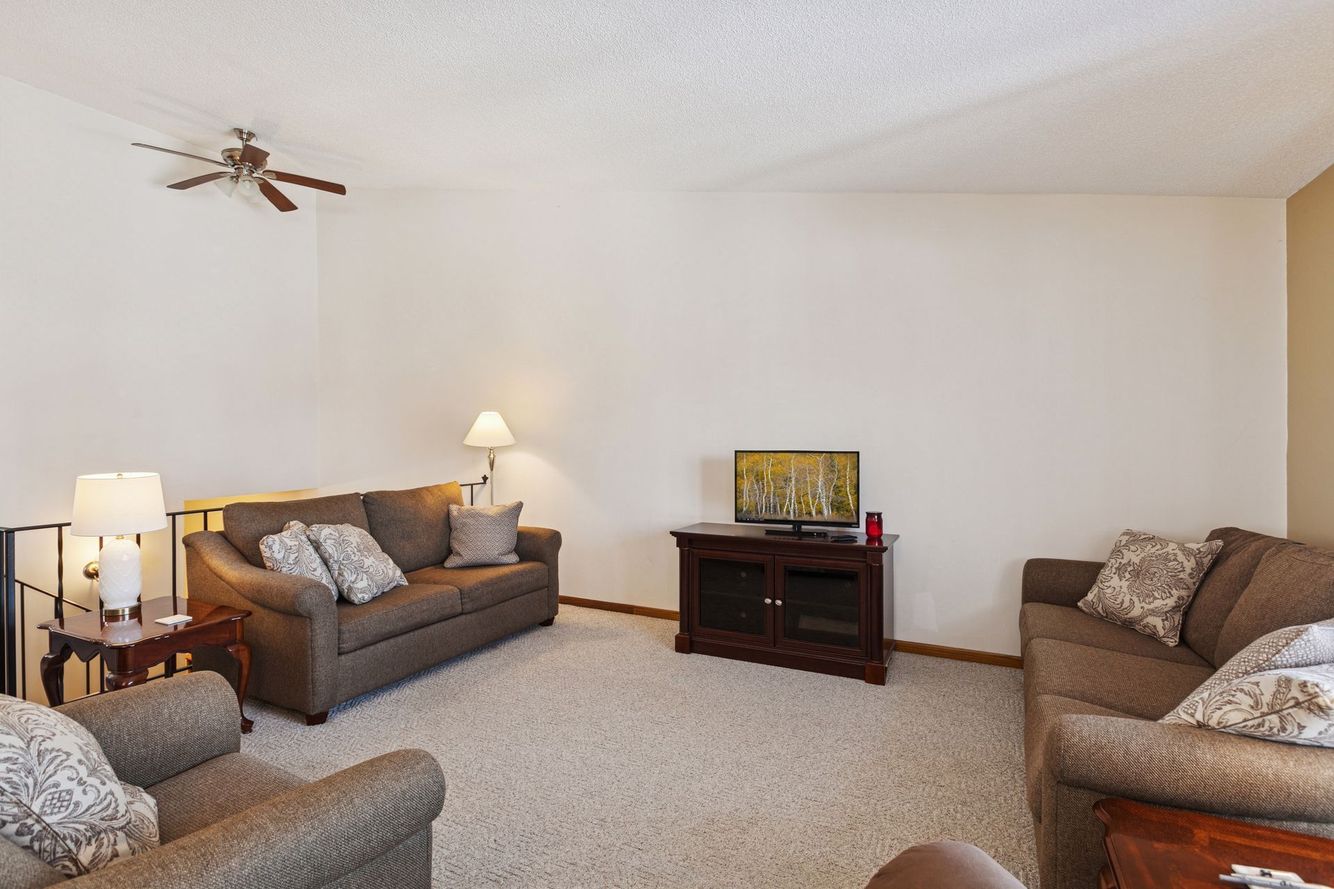  Spacious Townhome with Private Outdoor Spaces - 物件實景