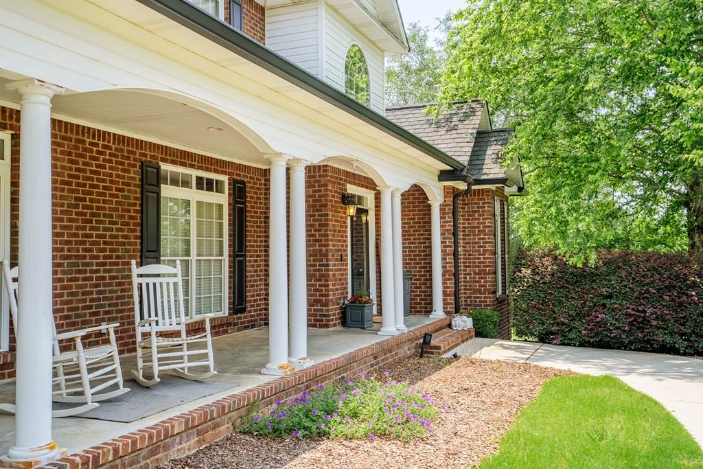 CHATSWORTH, Georgia, 30705, United States, 5 Bedrooms Bedrooms, ,6 BathroomsBathrooms,Residential,For Sale,1846610