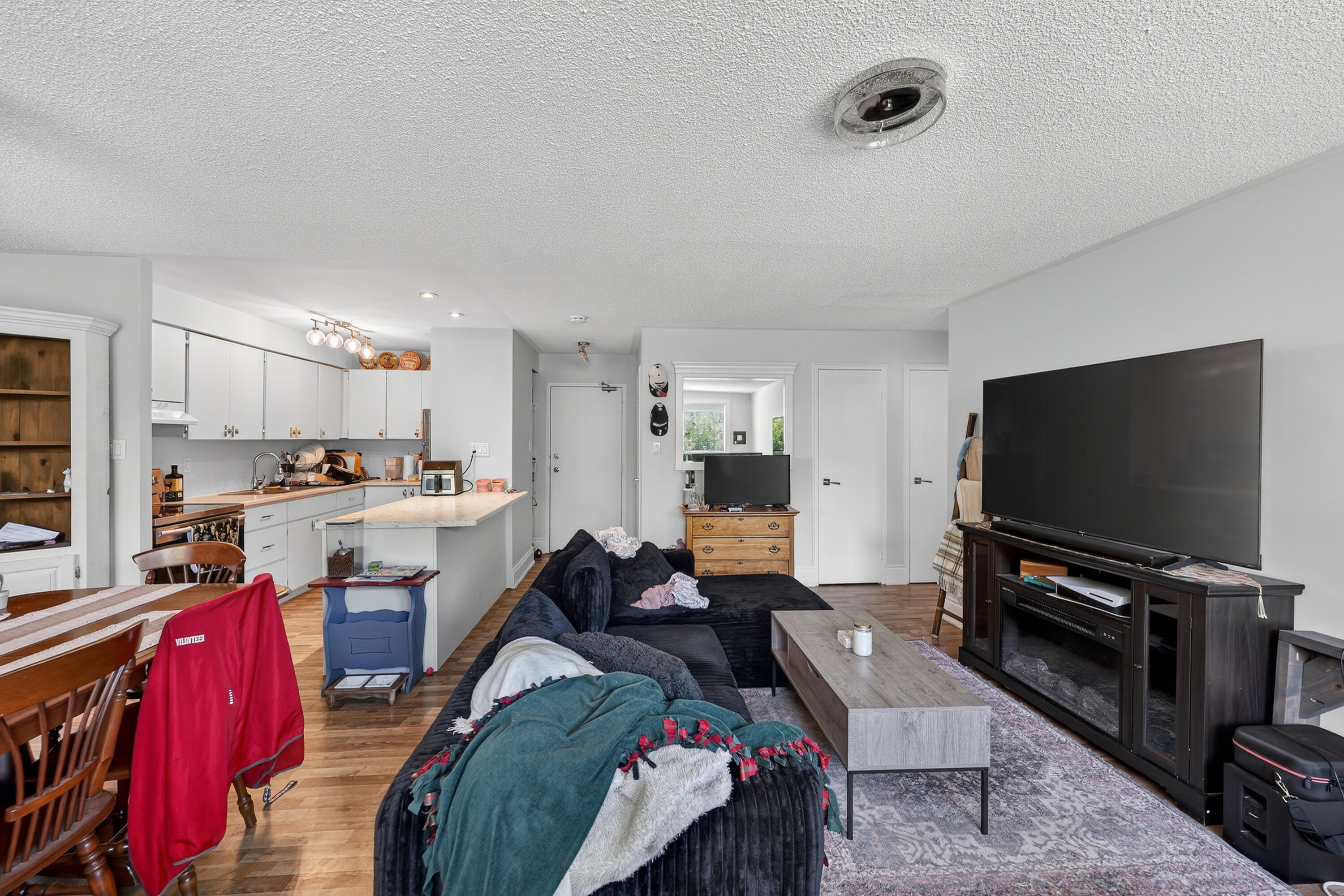 Bright Ground Floor Condo - 物件實景