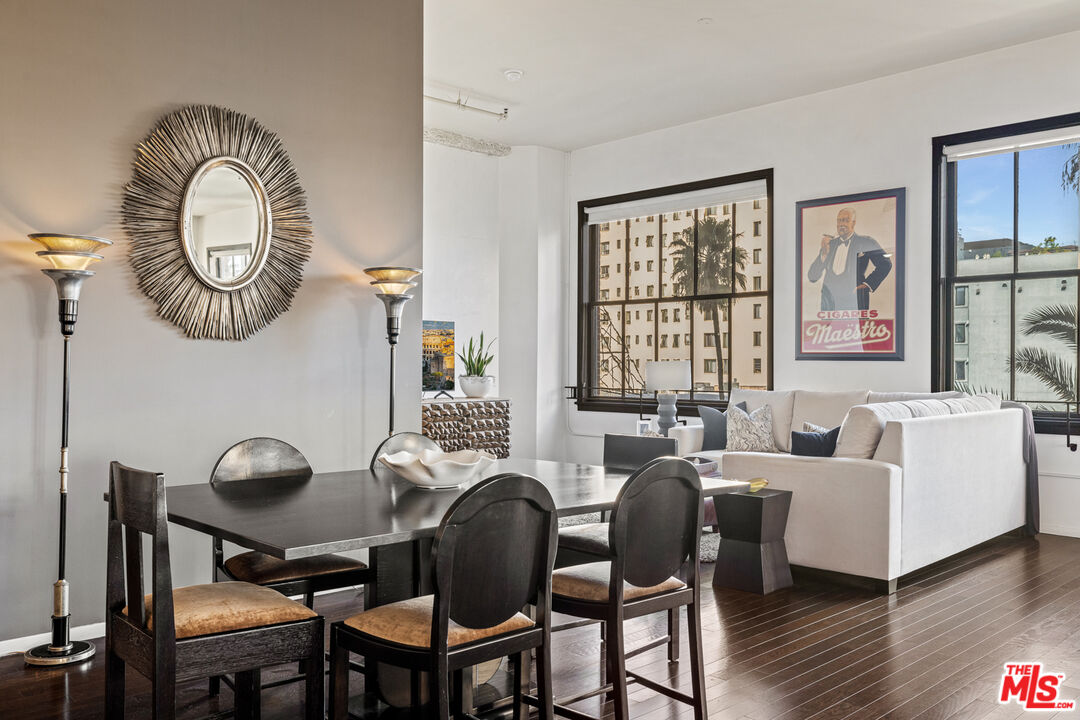 Los Angeles, California, 90028, United States, 2 Bedrooms Bedrooms, ,2 BathroomsBathrooms,Residential,For Sale,1827936