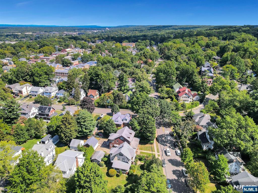 Leonia, New Jersey, 07605, United States, 5 Bedrooms Bedrooms, ,4 BathroomsBathrooms,Residential,For Sale,1934270