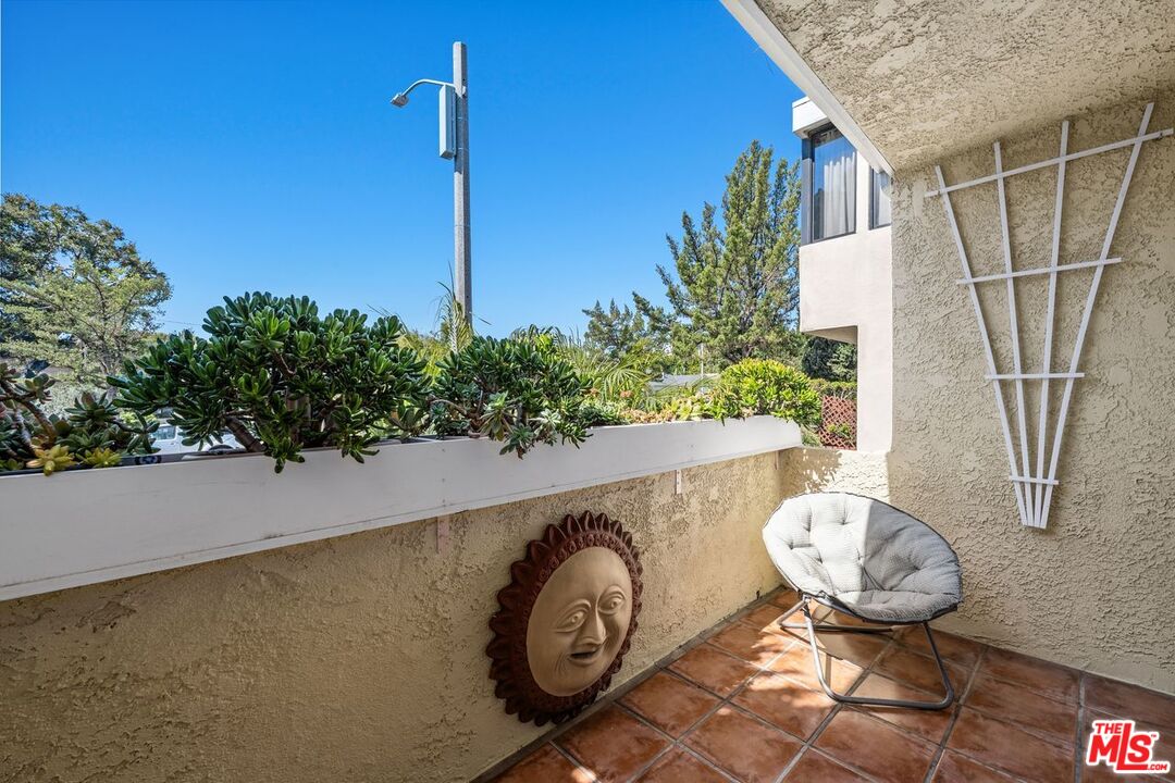 Santa Monica, California, 90404, United States, 3 Bedrooms Bedrooms, ,3 BathroomsBathrooms,Residential,For Sale,1779157
