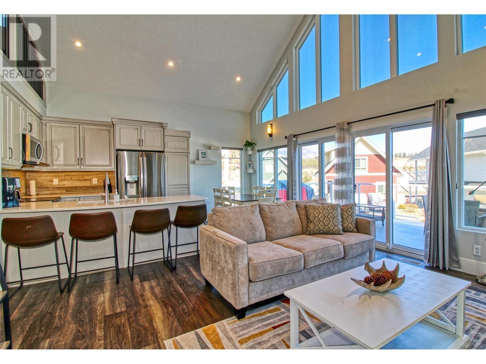 KELOWNA, British Columbia, V1Z 3R8, CA, 3 Bedrooms Bedrooms, ,3 BathroomsBathrooms,Residential,For Sale,1951197