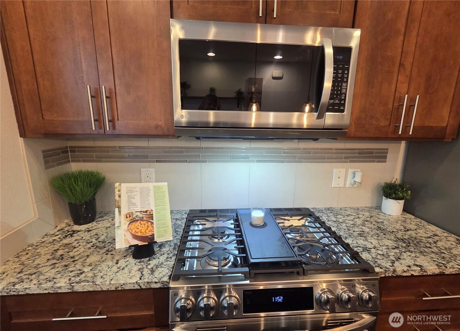 EVERETT, Washington, 98208, United States, 2 Bedrooms Bedrooms, ,3 BathroomsBathrooms,Residential,For Sale,1948588