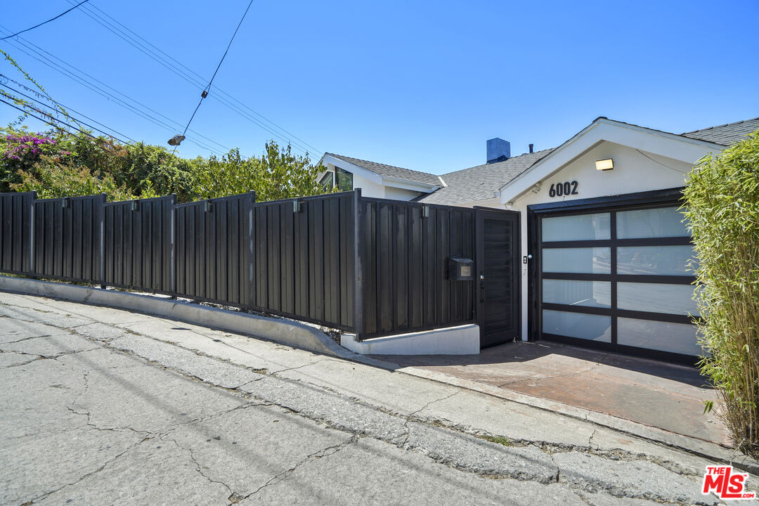 Los Angeles, California, 90068, United States, 3 Bedrooms Bedrooms, ,2 BathroomsBathrooms,Residential,For Sale,1911201
