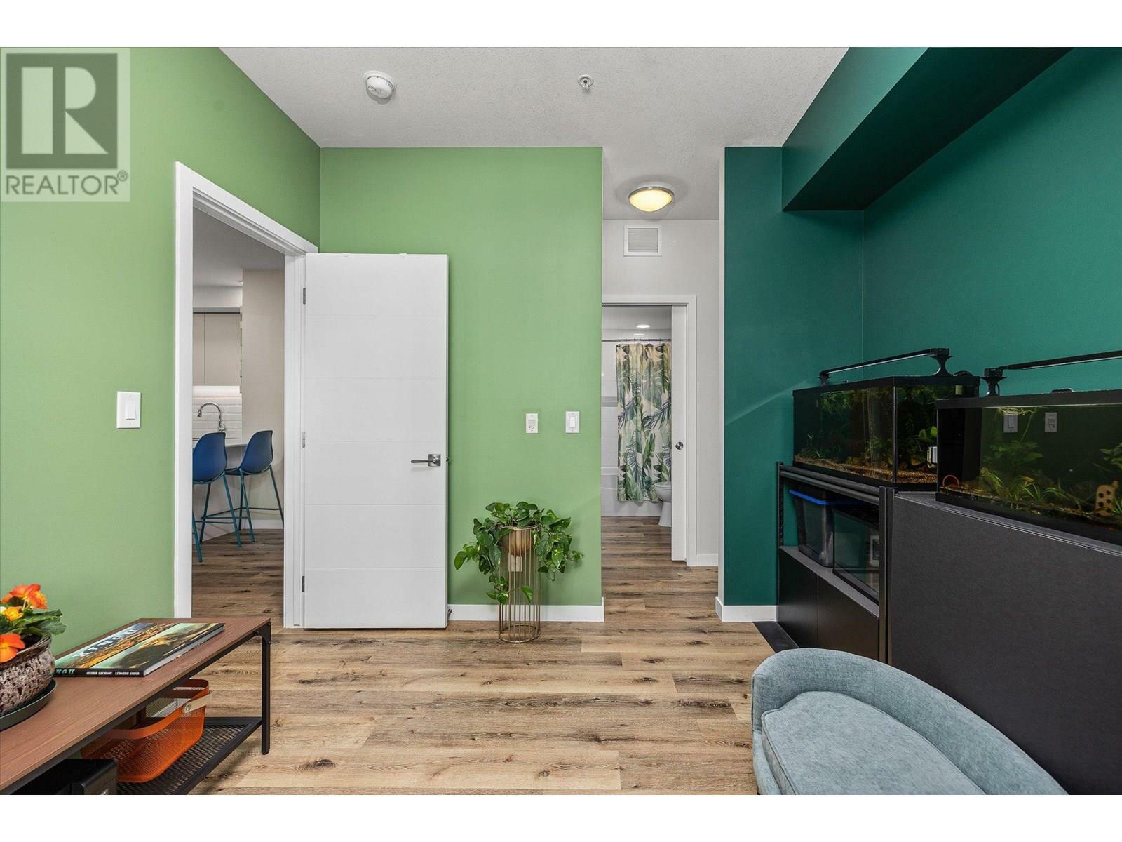 KELOWNA, British Columbia, V1V 2E6, CA, 2 Bedrooms Bedrooms, ,2 BathroomsBathrooms,Residential,For Sale,1961044