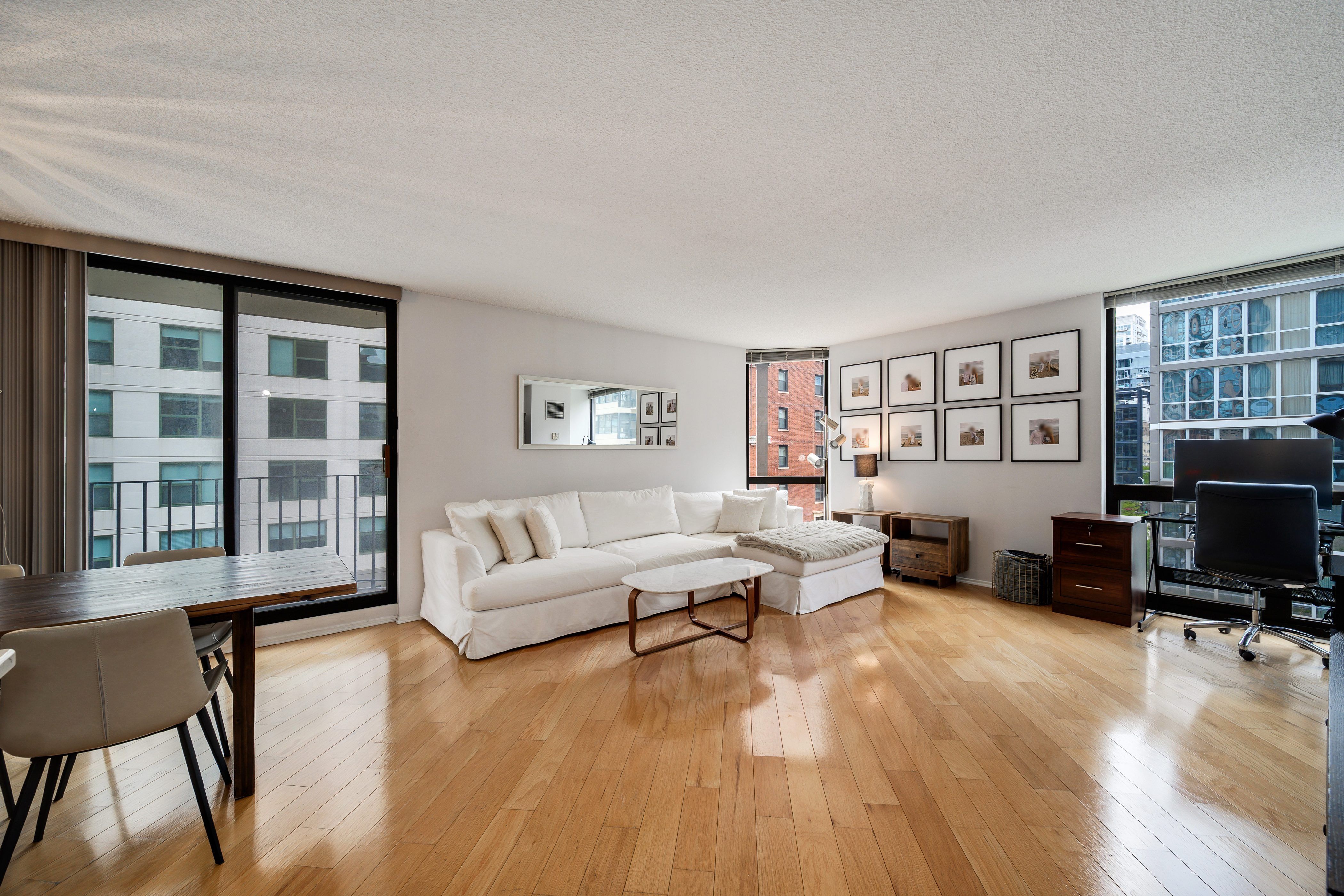  Corner Condo in River North