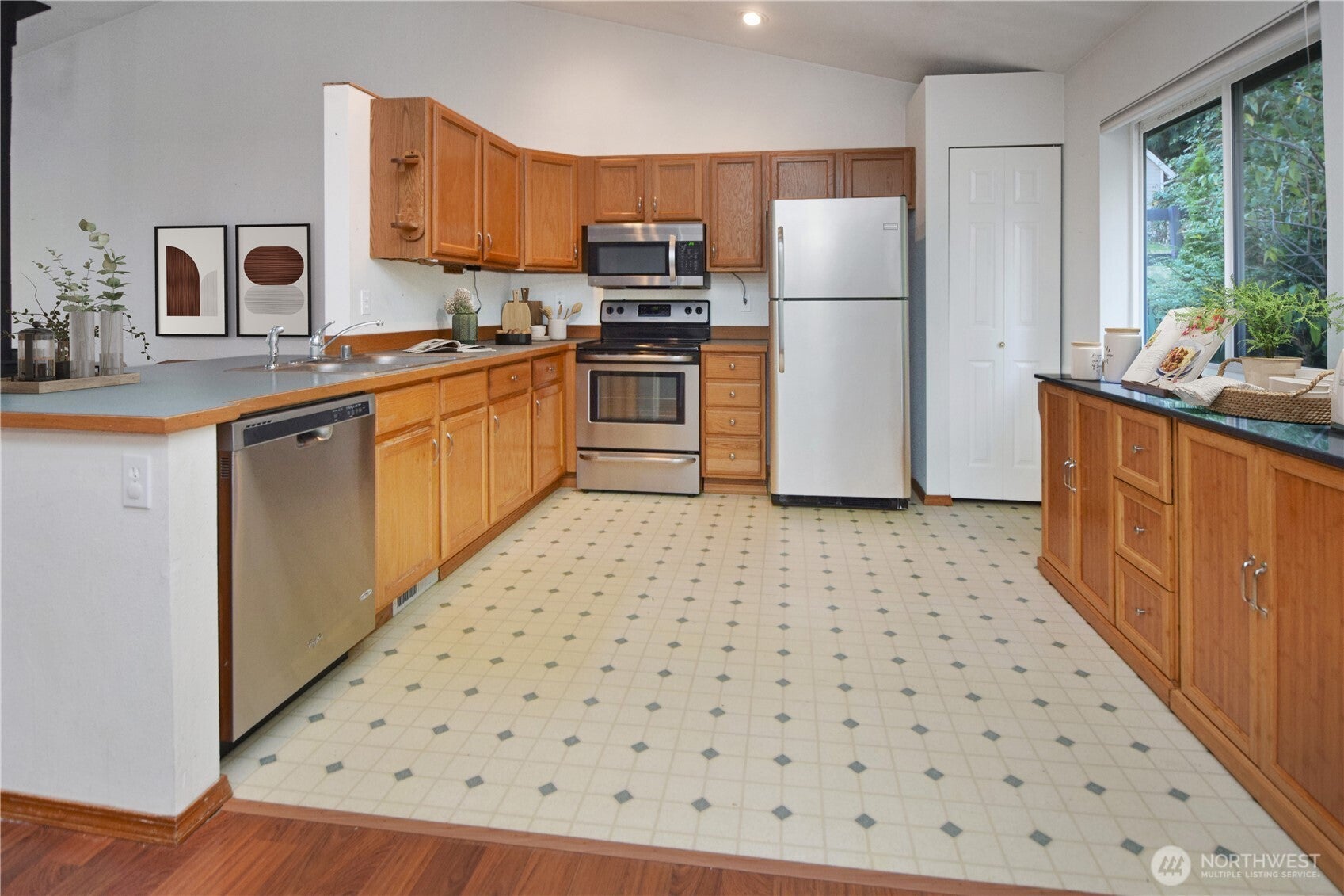 Port Orchard, Washington, 98366, United States, 3 Bedrooms Bedrooms, ,1 BathroomBathrooms,Residential,For Sale,1966865