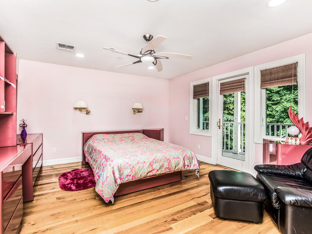 Scarsdale, New York, 10583, United States, 5 Bedrooms Bedrooms, ,6 BathroomsBathrooms,Residential,For Sale,1974207