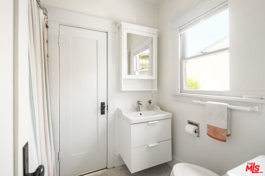 Los Angeles, California, 90041, United States, 4 Bedrooms Bedrooms, ,3 BathroomsBathrooms,Residential,For Sale,1859522