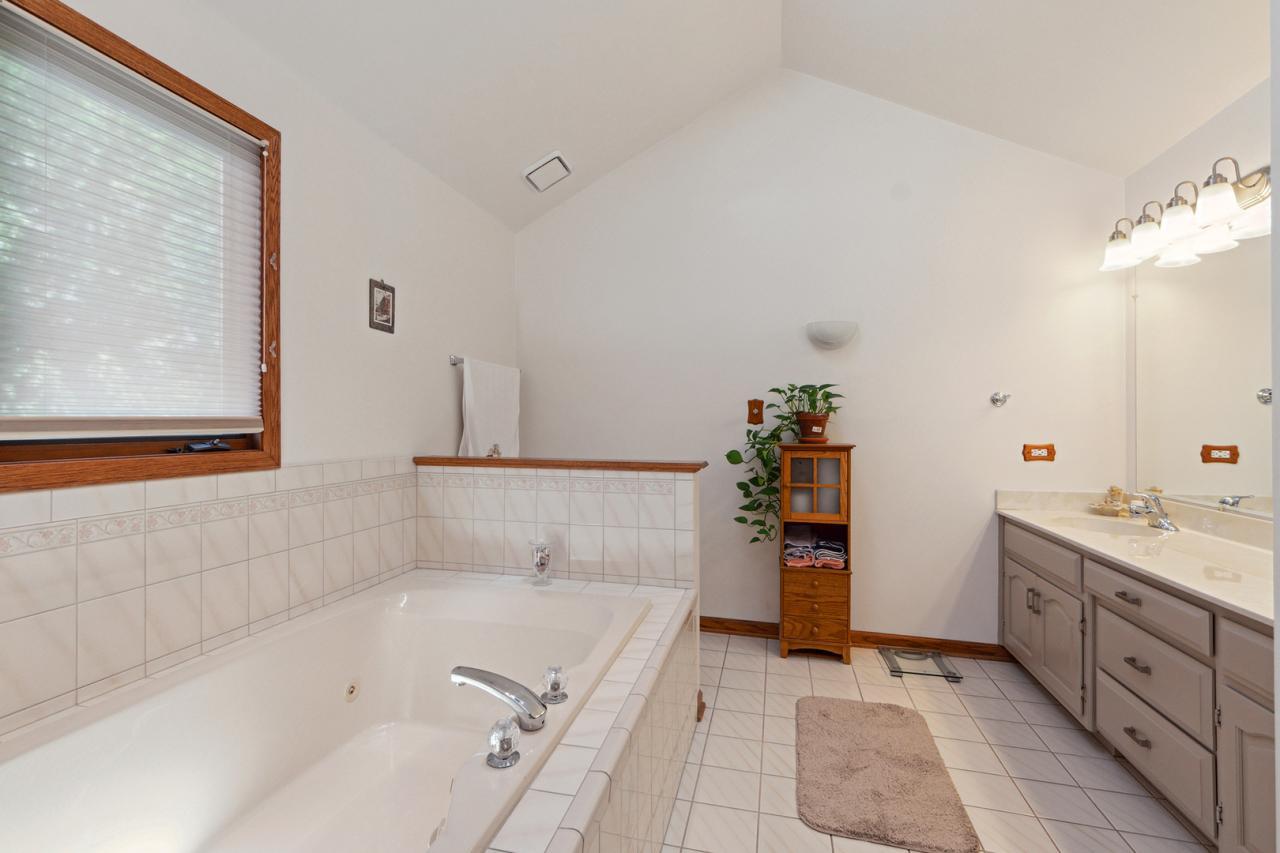 17815 Iroquois, Tinley Park, Illinois, 60477, United States, 5 Bedrooms Bedrooms, ,4 BathroomsBathrooms,Residential,For Sale,17815 Iroquois,1635581