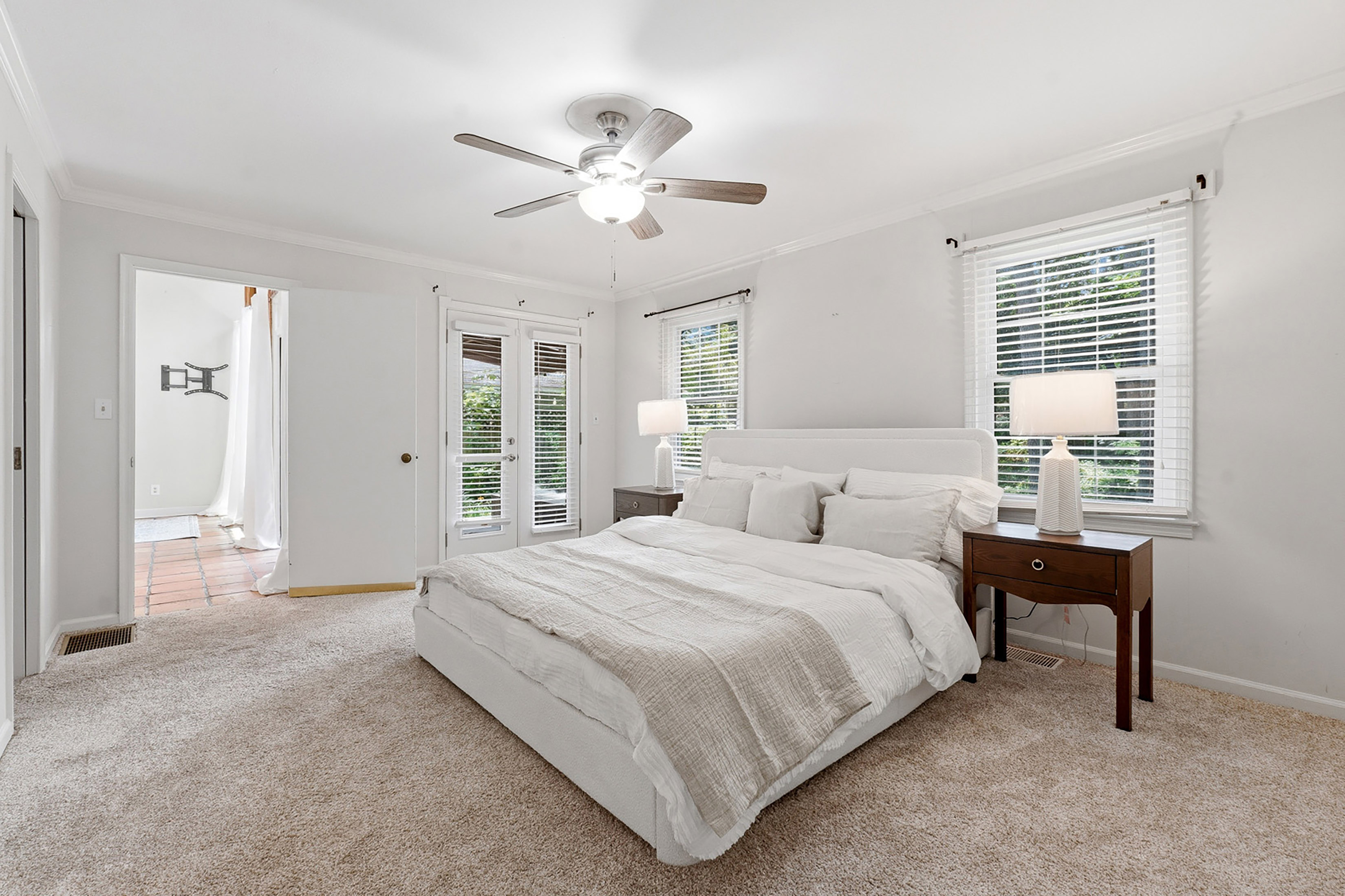  Incredible Deep Level Sought-After Lavista Park Lot - 物件實景