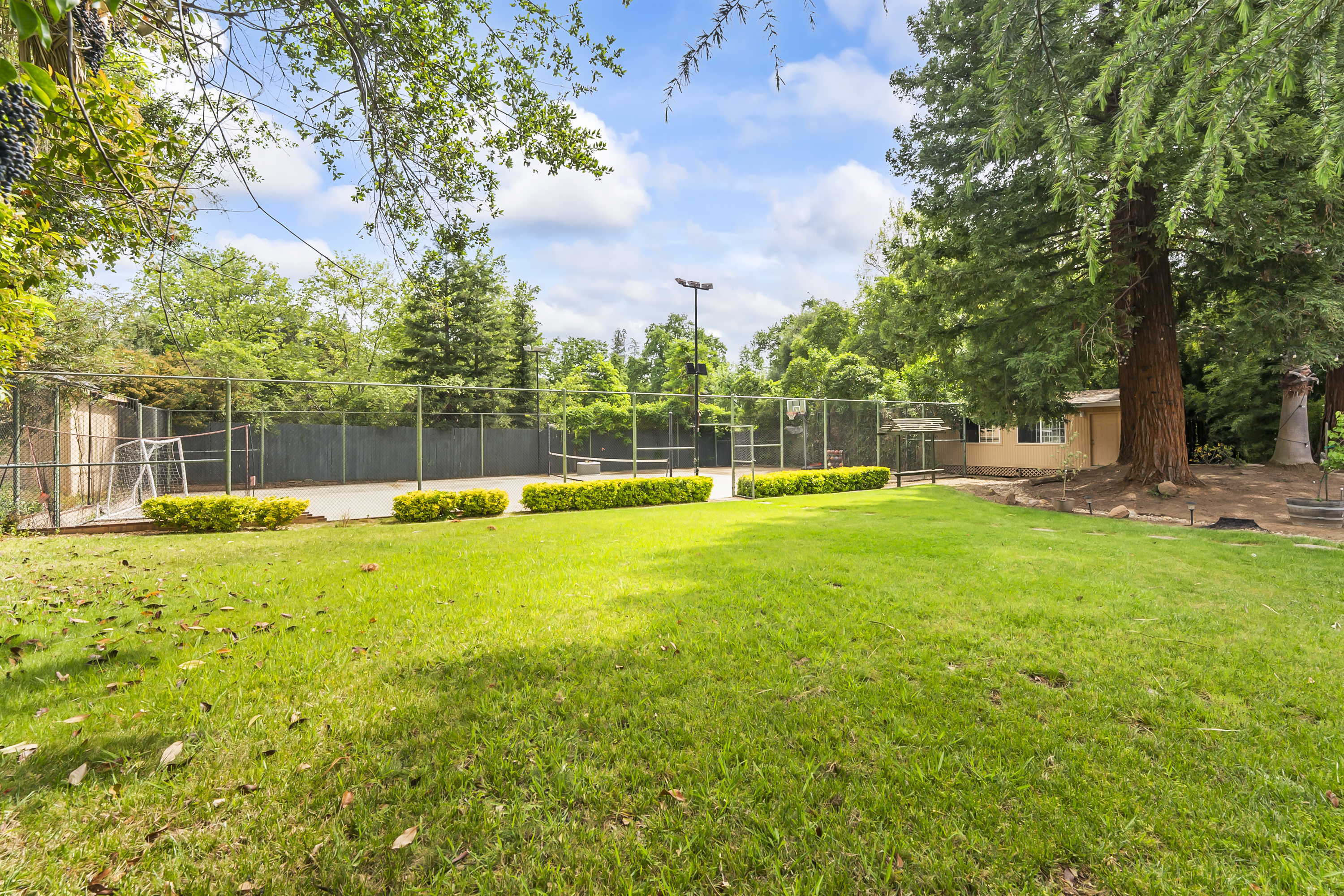  2230 Hillcrest Way, Carmichael, CA 95608 - 物件實景