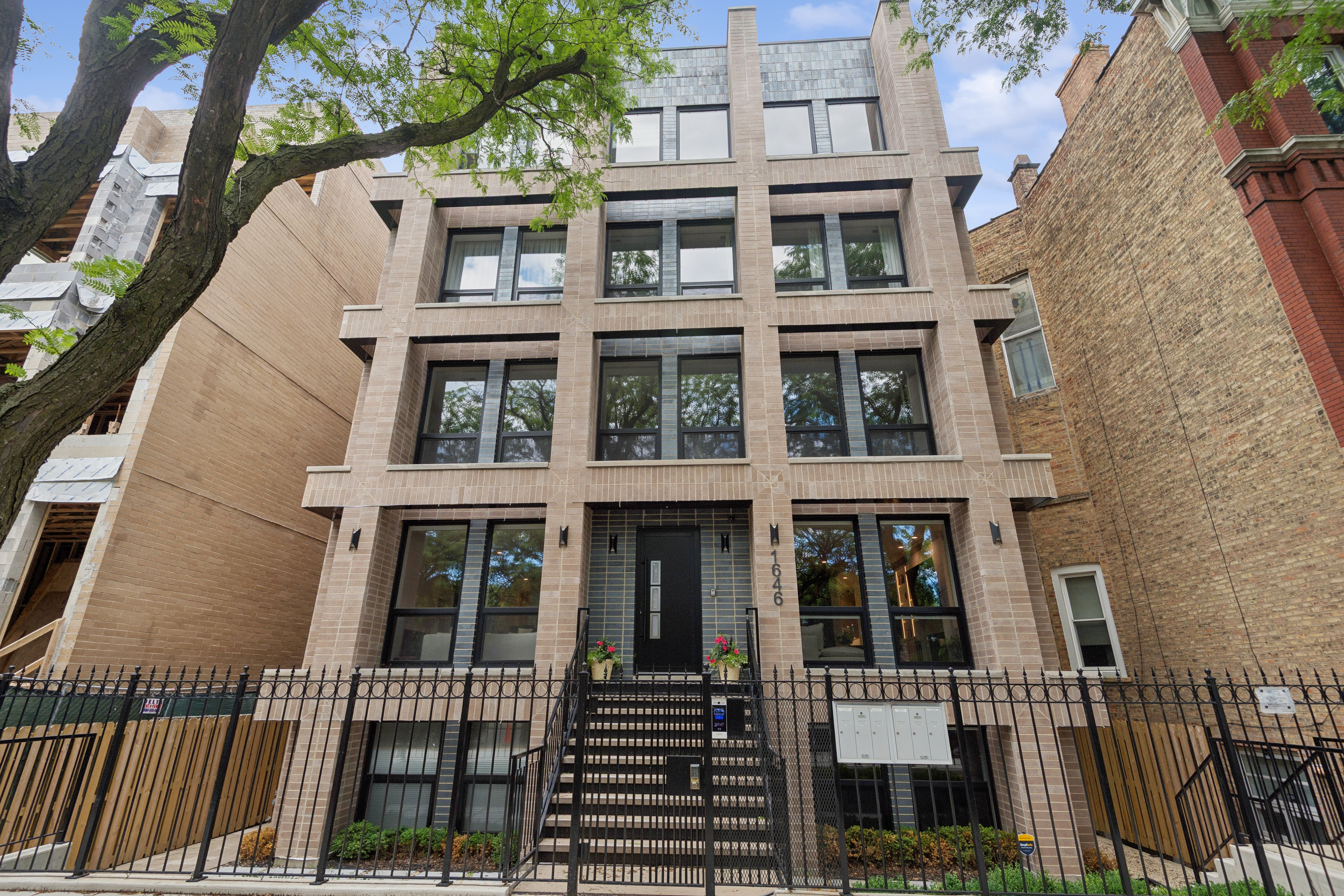  Welcome to this Exceptional Duplex Residence in theHheart of Lincoln Park - 物件實景