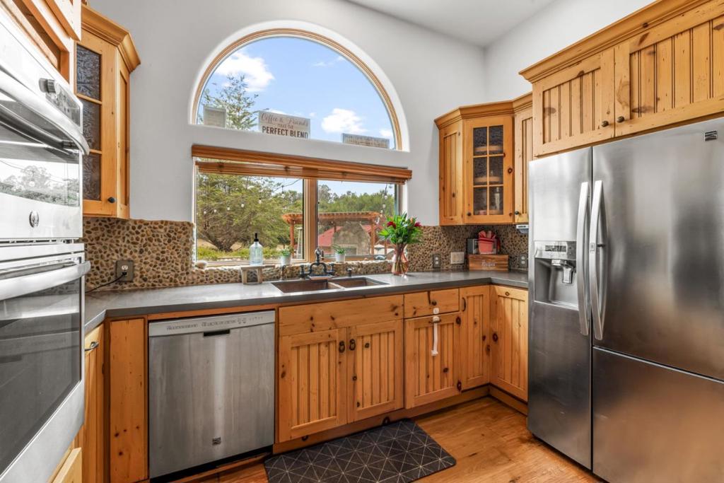 Salinas, California, 93907, United States, 3 Bedrooms Bedrooms, ,4 BathroomsBathrooms,Residential,For Sale,1974769