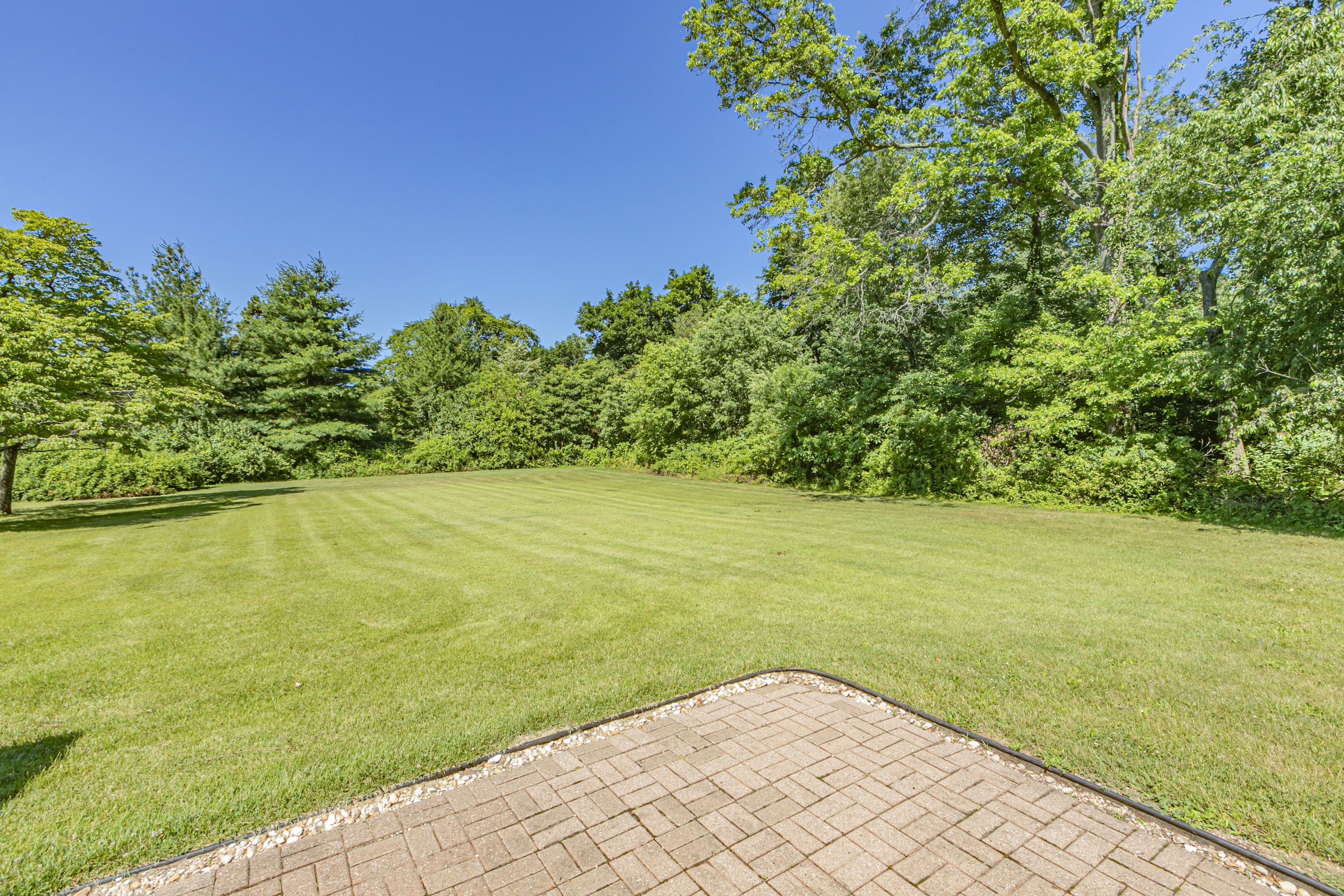  Move-In Ready Ranch in a Terrific Location - 物件實景