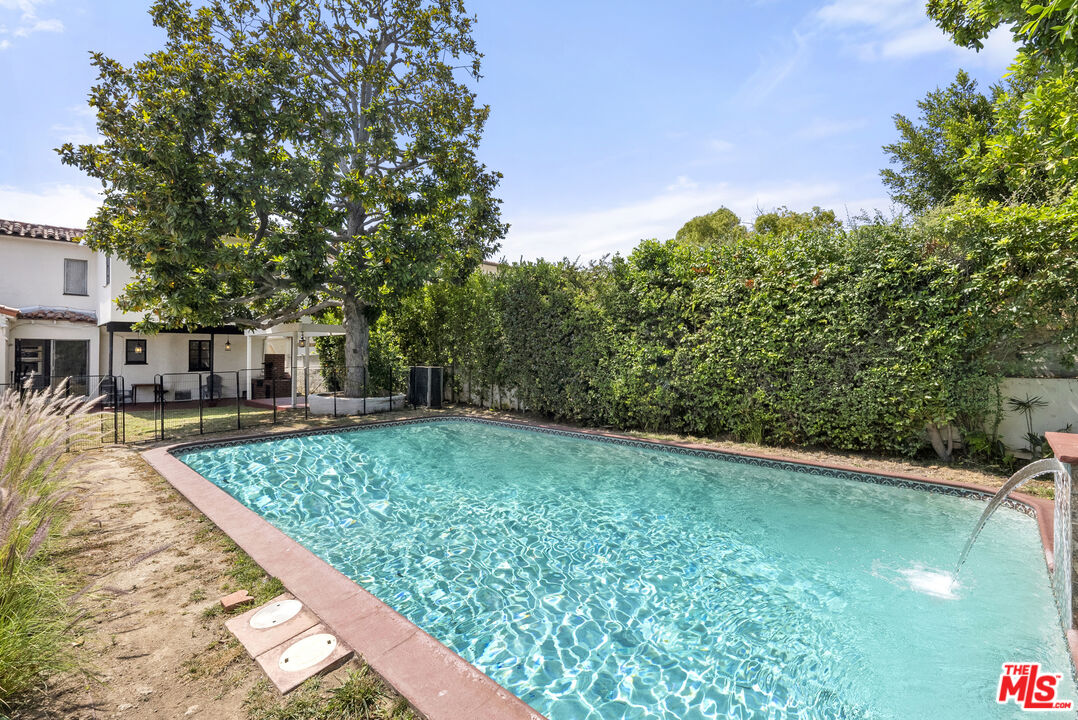 Los Angeles, California, 90036, United States, 4 Bedrooms Bedrooms, ,3 BathroomsBathrooms,Residential,For Sale,1849800