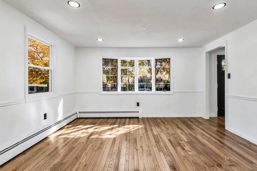 Methuen, Massachusetts, 01844, United States, 4 Bedrooms Bedrooms, ,3 BathroomsBathrooms,Residential,For Sale,1978164