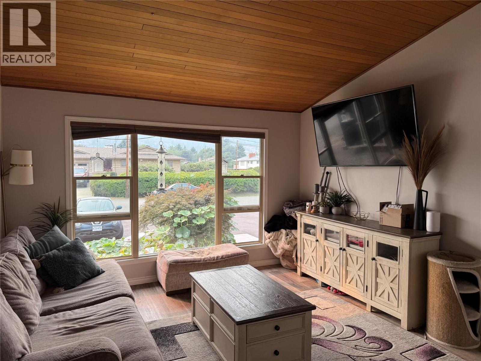 KAMLOOPS, British Columbia, V2H 1N1, CA, 4 Bedrooms Bedrooms, ,4 BathroomsBathrooms,Residential,For Sale,1947764