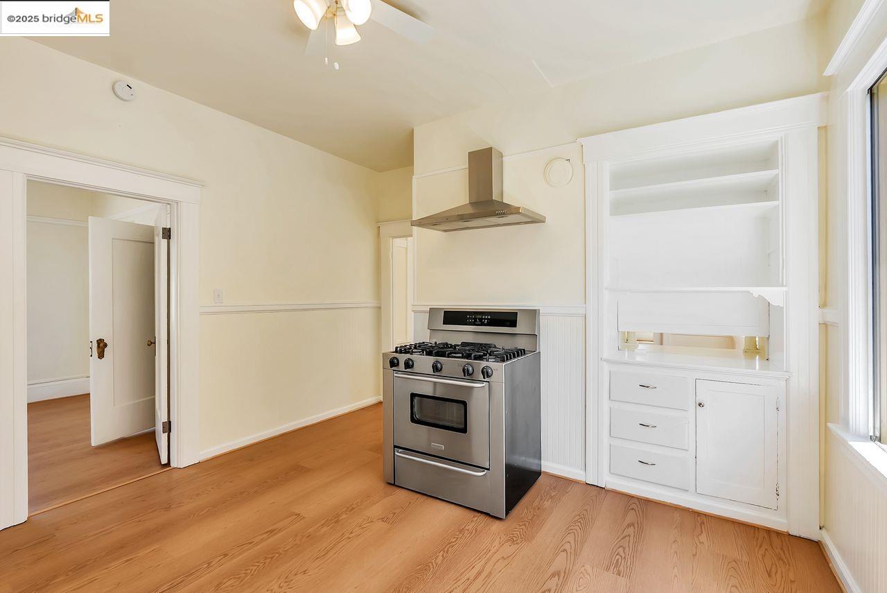 Oakland, California, 94608, United States, 6 Bedrooms Bedrooms, ,3 BathroomsBathrooms,Residential,For Sale,1939780