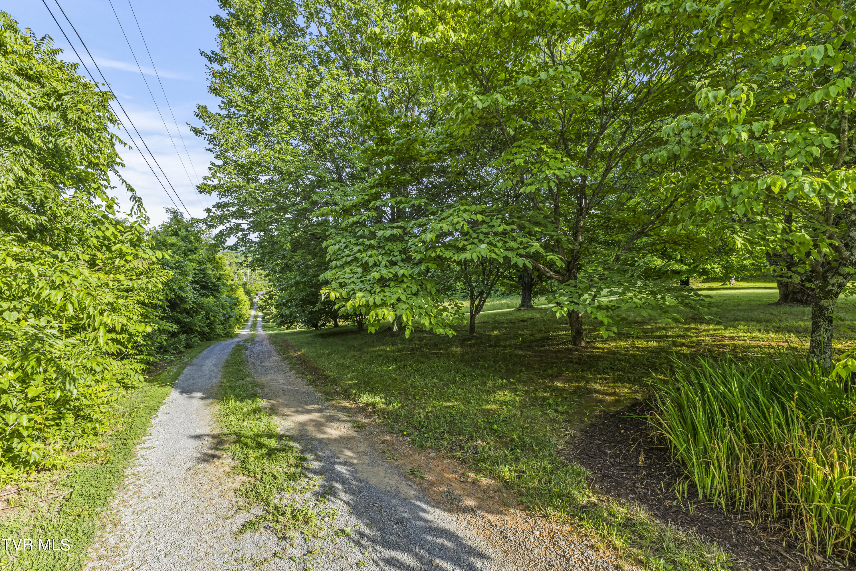 Jonesborough, Tennessee, 37659, United States, 3 Bedrooms Bedrooms, ,3 BathroomsBathrooms,Residential,For Sale,1888653