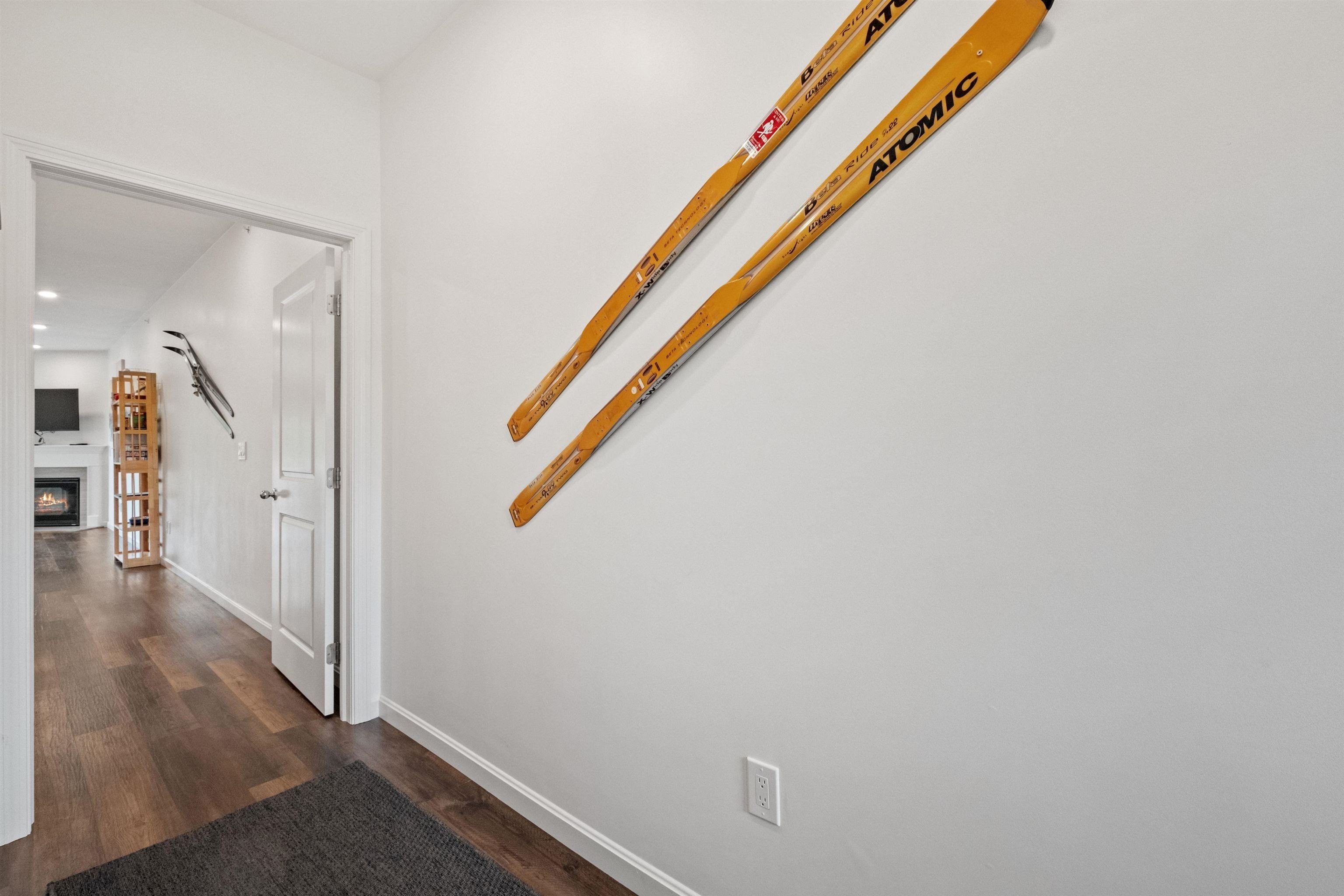 Lincoln, New Hampshire, 03251, United States, 3 Bedrooms Bedrooms, ,2 BathroomsBathrooms,Residential,For Sale,1900633