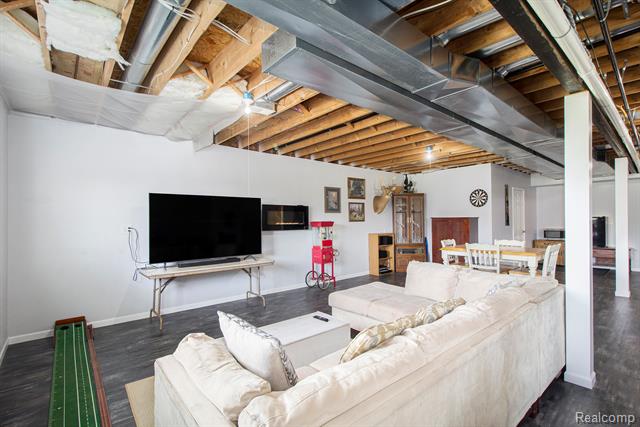 Oceola Twp, Michigan, 48843, United States, 3 Bedrooms Bedrooms, ,4 BathroomsBathrooms,Residential,For Sale,1980235