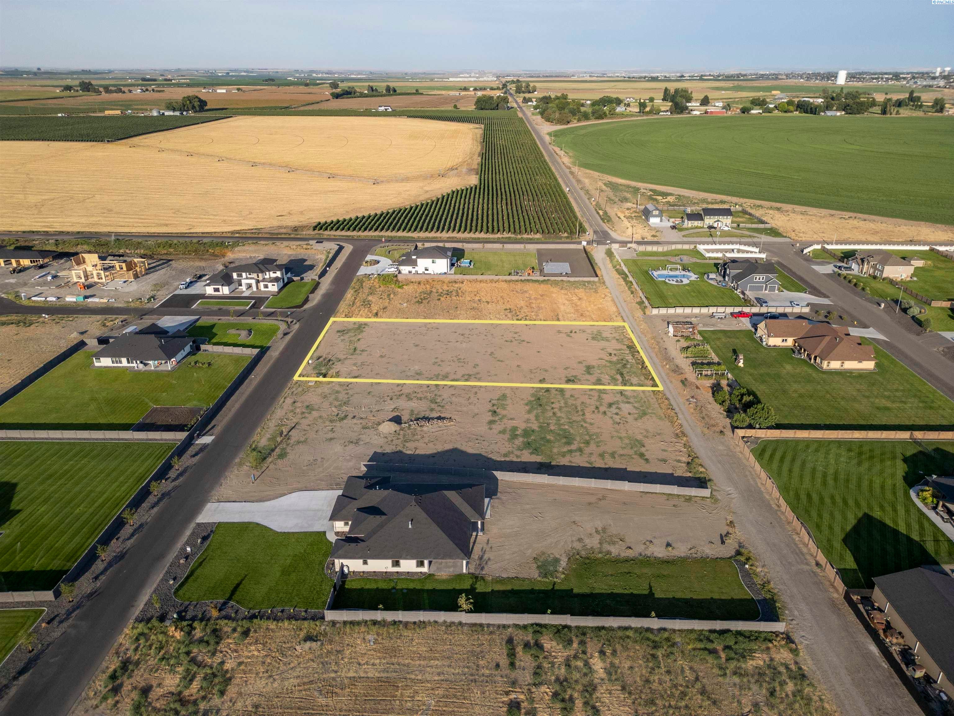 Pasco, Washington, 99301, United States, 6 Bedrooms Bedrooms, ,5 BathroomsBathrooms,Residential,For Sale,1976743