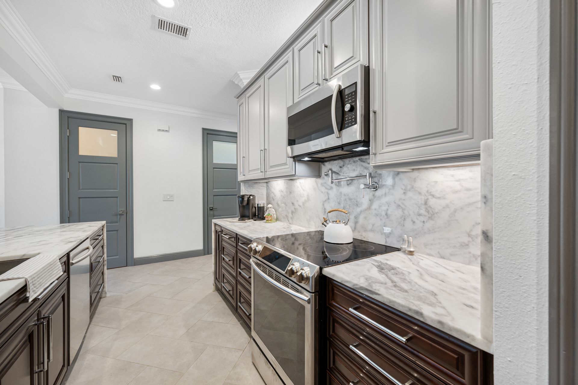 St Petersburg, Florida, 33701, United States, 3 Bedrooms Bedrooms, ,3 BathroomsBathrooms,Residential,For Sale,1979371